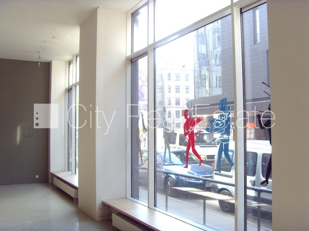 Sludinājumi. Fasādes māja, slēgts pagalms, ieeja no ielas, logi vērsti uz pagalma pusi, logi vērsti uz ielas Cena: 13040 EUR/mēn Foto #8