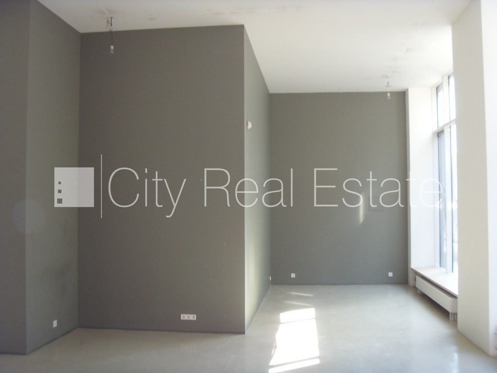 Sludinājumi. Fasādes māja, slēgts pagalms, ieeja no ielas, logi vērsti uz pagalma pusi, logi vērsti uz ielas Cena: 13040 EUR/mēn Foto #9