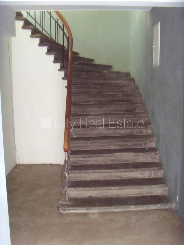 Sludinājumi. Fasādes māja, slēgts pagalms, ieeja no ielas, logi vērsti uz pagalma pusi, logi vērsti uz ielas Cena: 13040 EUR/mēn Foto #12