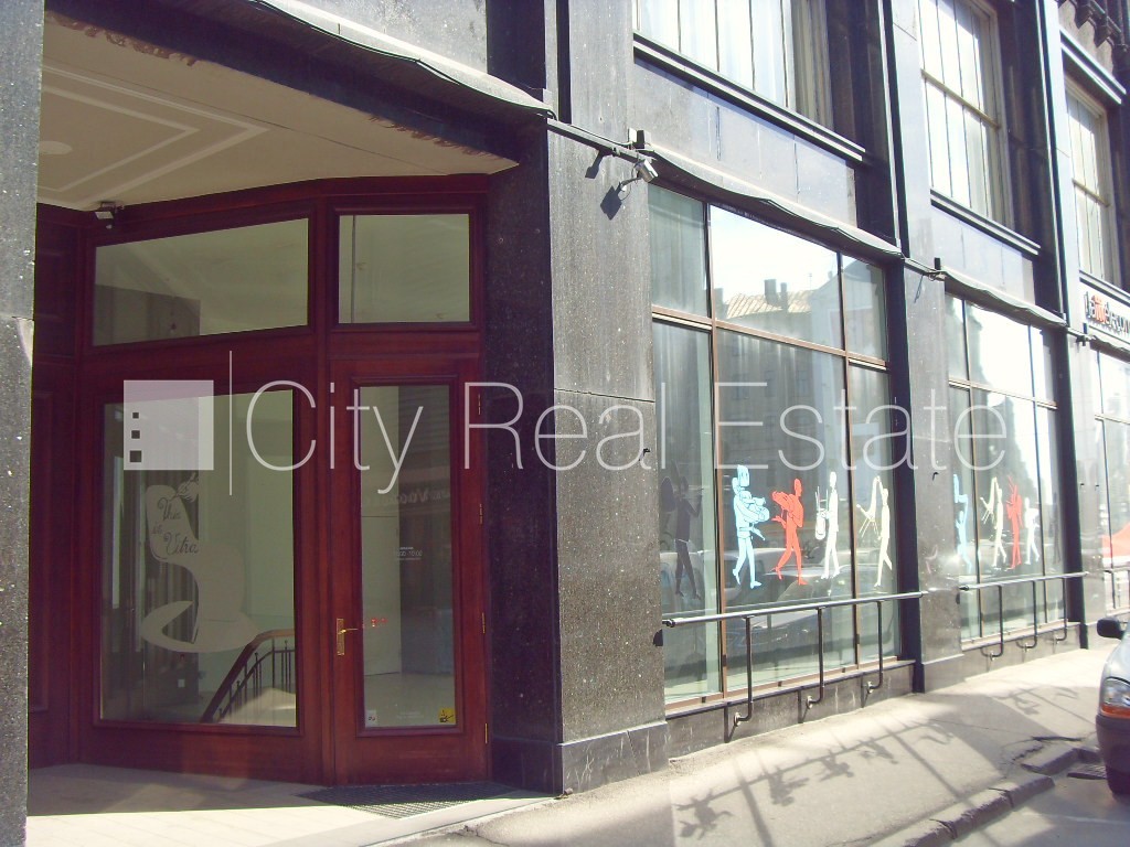 Sludinājumi. Fasādes māja, slēgts pagalms, ieeja no ielas, logi vērsti uz pagalma pusi, logi vērsti uz ielas Cena: 13040 EUR/mēn Foto #5