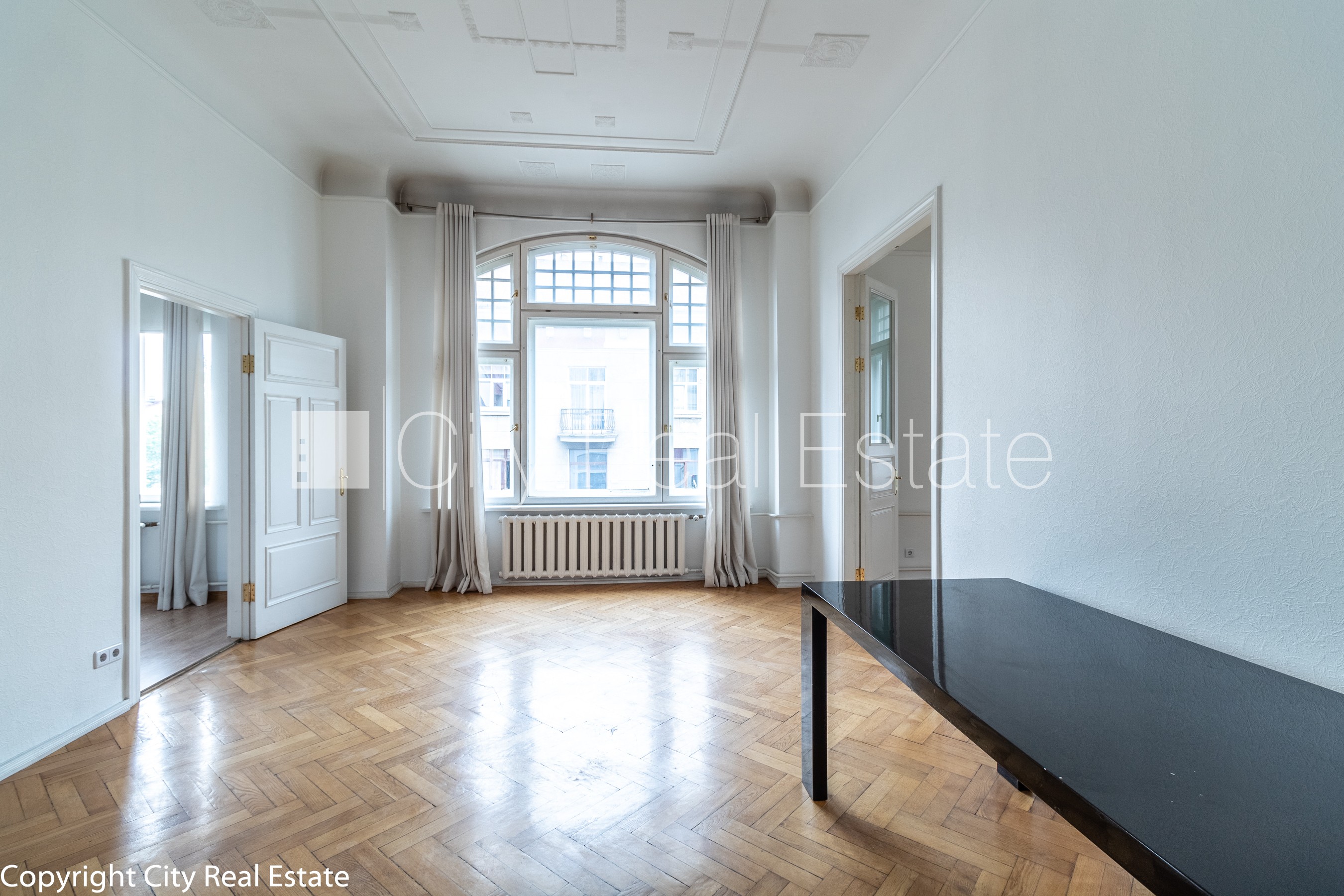 Sludinājumi. Fasādes māja, renovēta māja, ķieģeļu mūra sienas, fasāde ar dekoratīvo apmetumu, labiekārtota Cena: 425000 EUR Foto #2