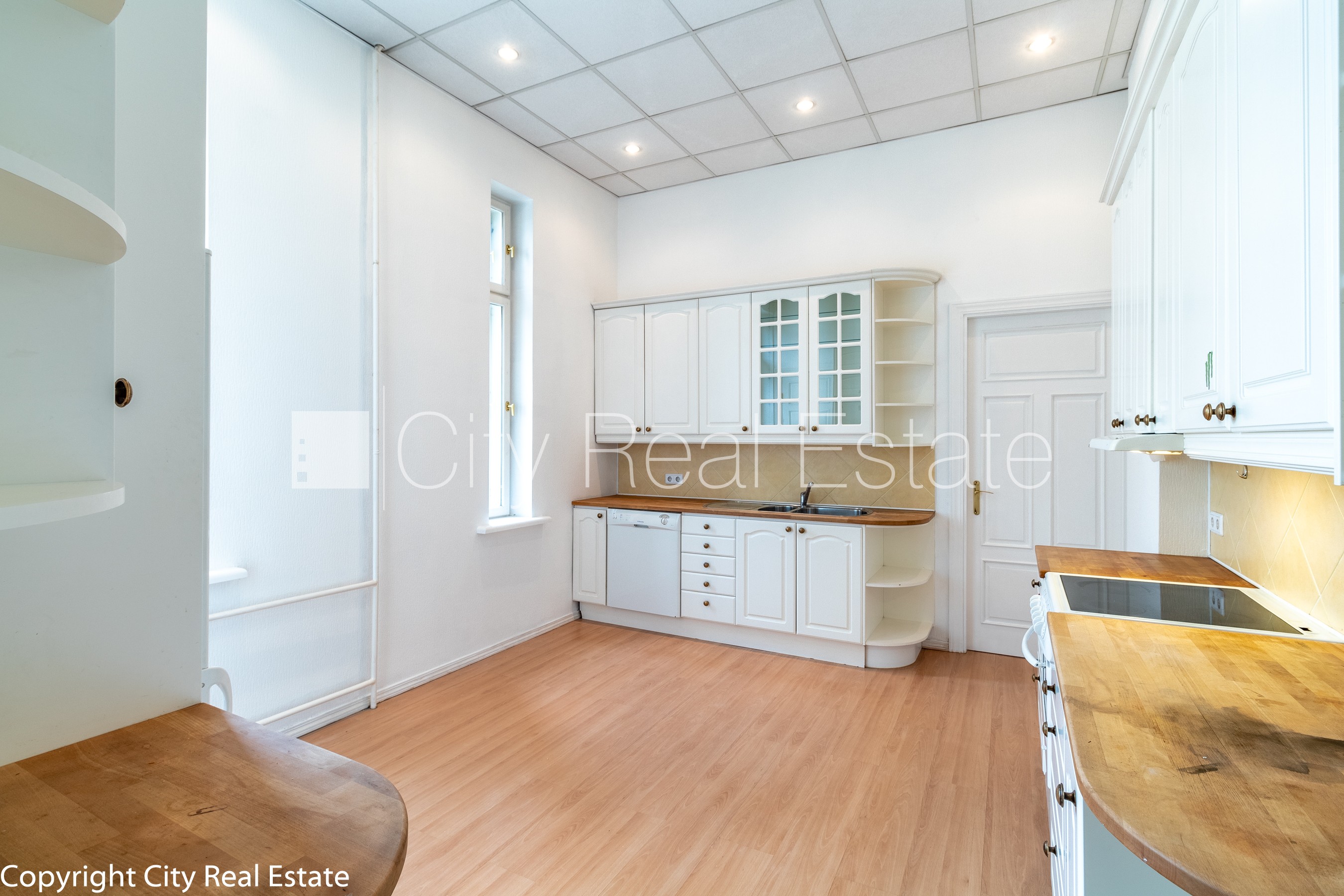 Sludinājumi. Fasādes māja, renovēta māja, ķieģeļu mūra sienas, fasāde ar dekoratīvo apmetumu, labiekārtota Cena: 425000 EUR Foto #11