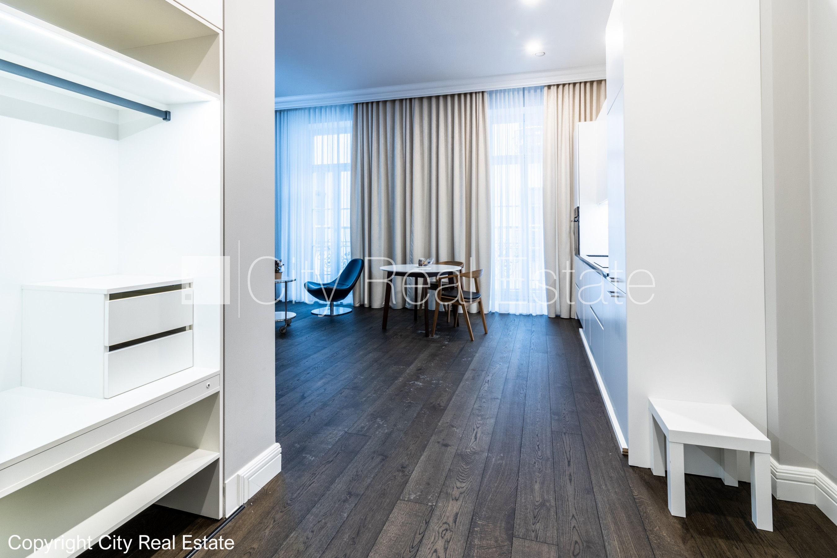 Sludinājumi. Projekts - Aleksandra Appartments, fasādes māja, renovēta māja, teritorijas iebrauktuves vārti Cena: 1000 EUR/mēn Foto #7