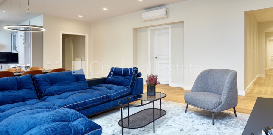 Sludinājumi. Projekts - Aleksandra Appartments, fasādes māja, renovēta māja, slēgts pagalms, iespēja nomāt Cena: 3500 EUR/mēn Foto #1