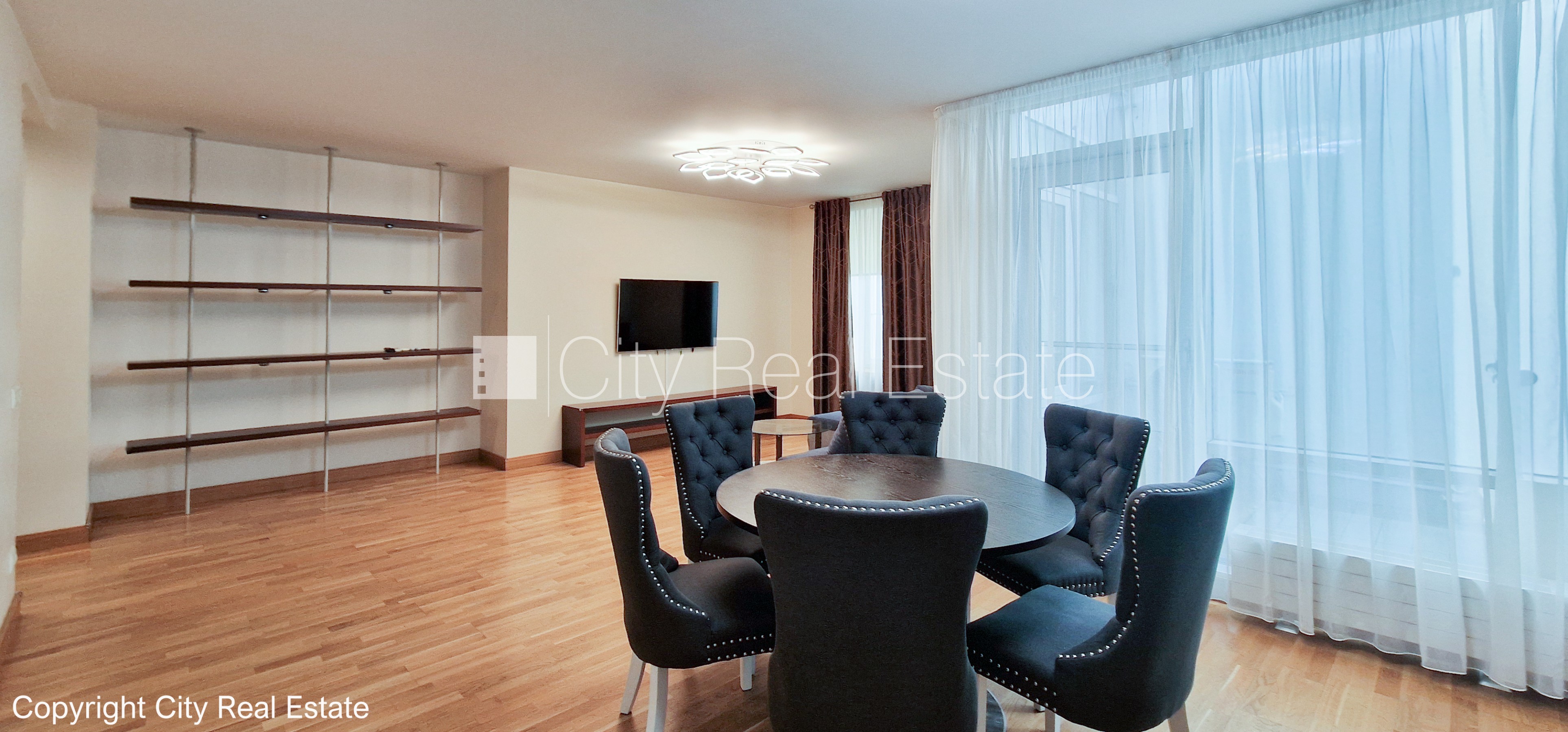 Sludinājumi. Projekts - Aleksandra Appartments, fasādes māja, renovēta māja, slēgts pagalms, vieta vairākām Cena: 2600 EUR/mēn Foto #7