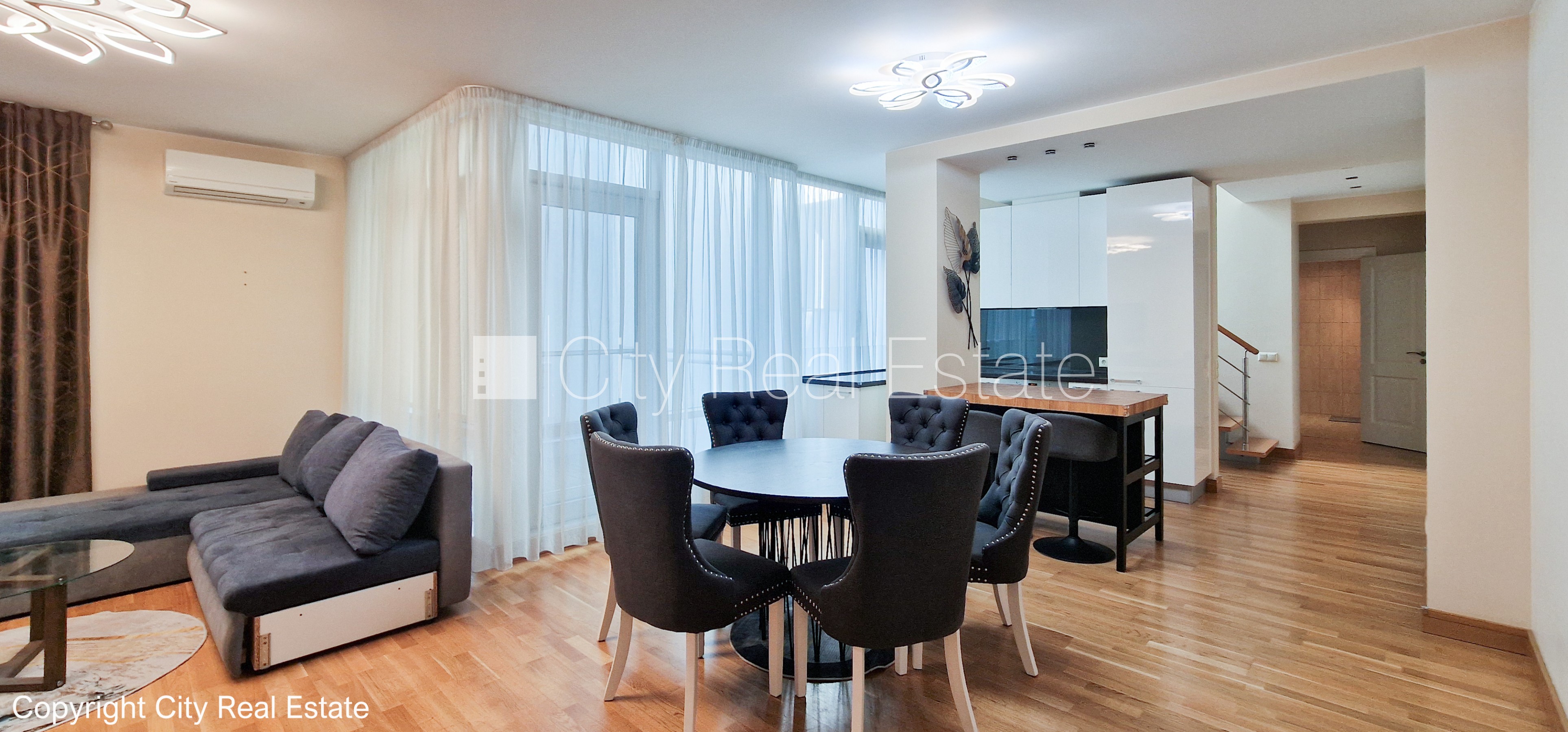 Sludinājumi. Projekts - Aleksandra Appartments, fasādes māja, renovēta māja, slēgts pagalms, vieta vairākām Cena: 2600 EUR/mēn Foto #1