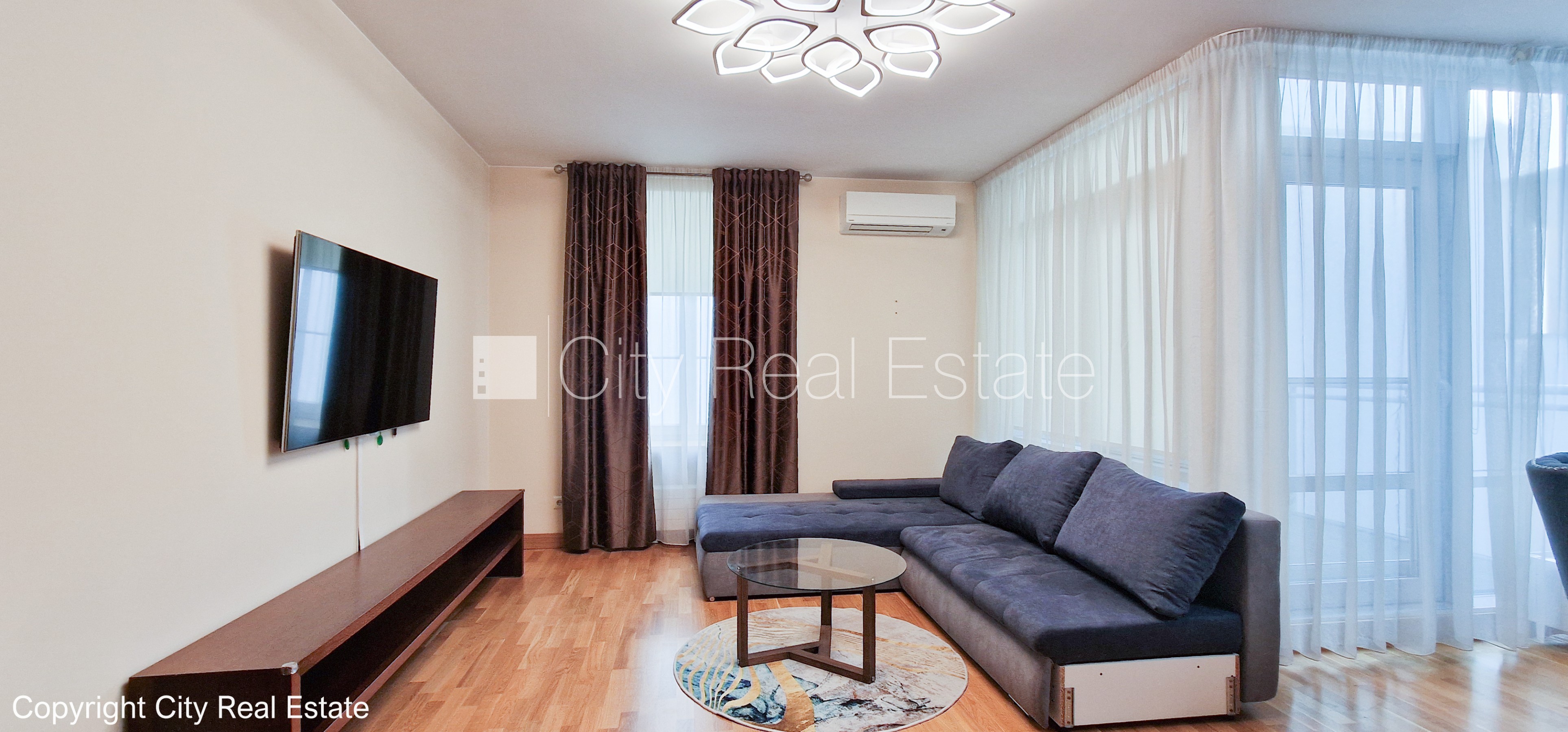 Sludinājumi. Projekts - Aleksandra Appartments, fasādes māja, renovēta māja, slēgts pagalms, vieta vairākām Cena: 2600 EUR/mēn Foto #4