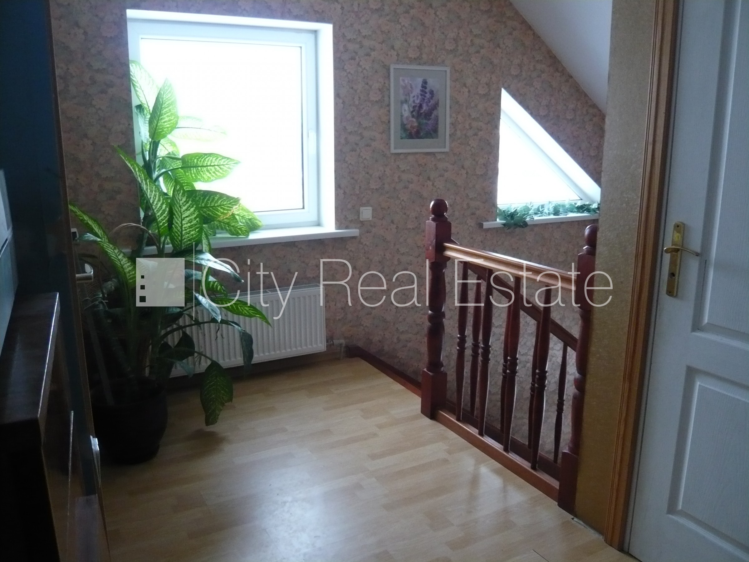 Sludinājumi. Labiekārtots apzaļumots pagalms, bruģēts piebraucamais ceļš, iežogota teritorija ar metāla sētu, Cena: 197000 EUR Foto #6