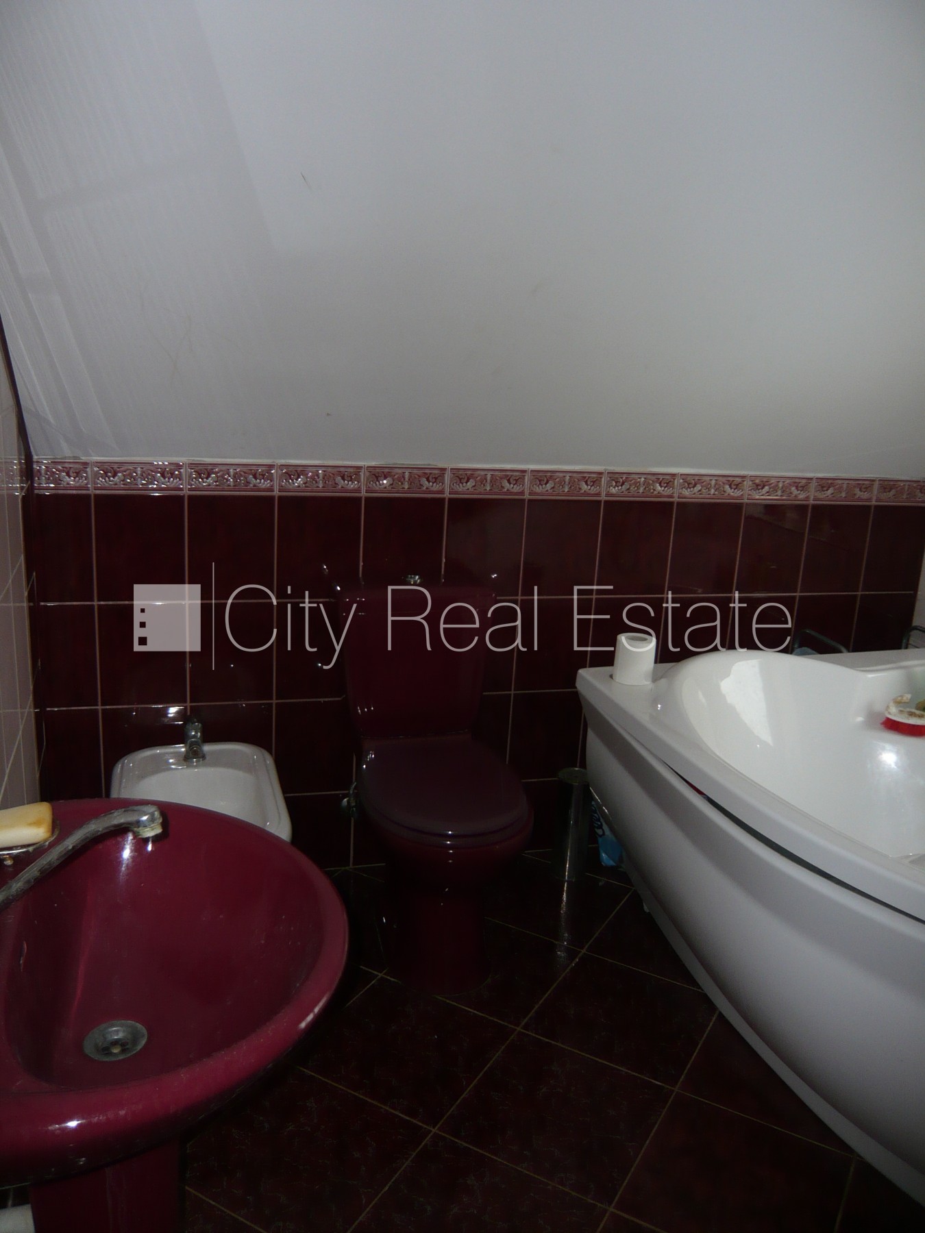 Sludinājumi. Labiekārtots apzaļumots pagalms, bruģēts piebraucamais ceļš, iežogota teritorija ar metāla sētu, Cena: 197000 EUR Foto #8