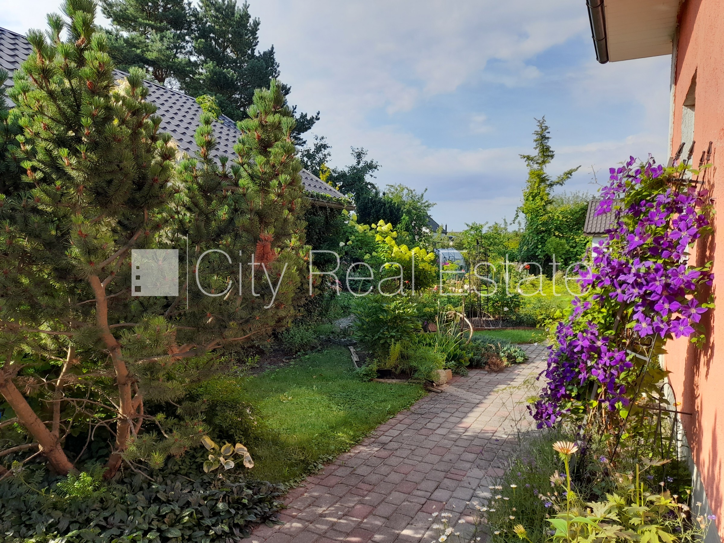 Sludinājumi. Labiekārtots apzaļumots pagalms, bruģēts piebraucamais ceļš, iežogota teritorija ar metāla sētu, Cena: 197000 EUR Foto #9