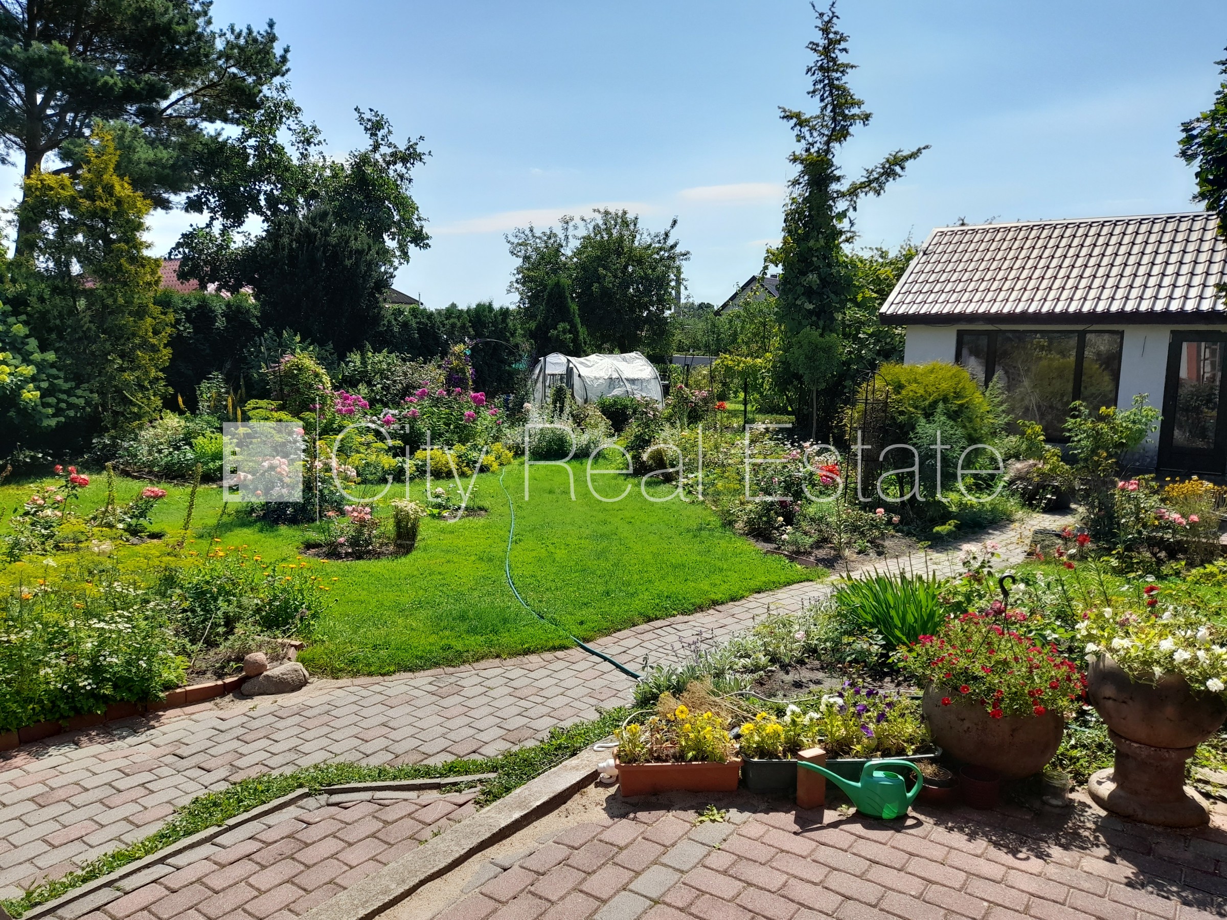 Sludinājumi. Labiekārtots apzaļumots pagalms, bruģēts piebraucamais ceļš, iežogota teritorija ar metāla sētu, Cena: 197000 EUR Foto #12