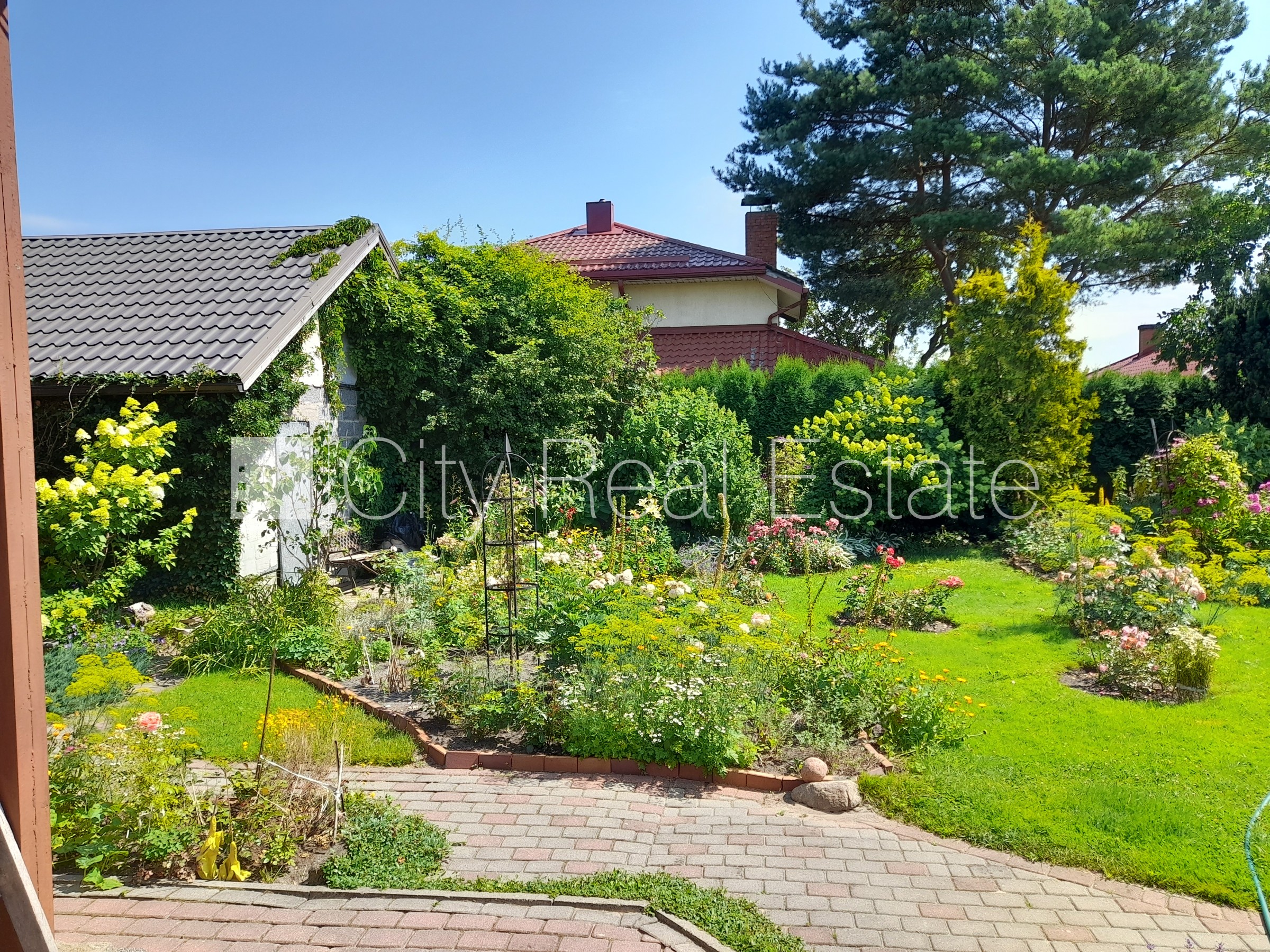 Sludinājumi. Labiekārtots apzaļumots pagalms, bruģēts piebraucamais ceļš, iežogota teritorija ar metāla sētu, Cena: 197000 EUR Foto #14
