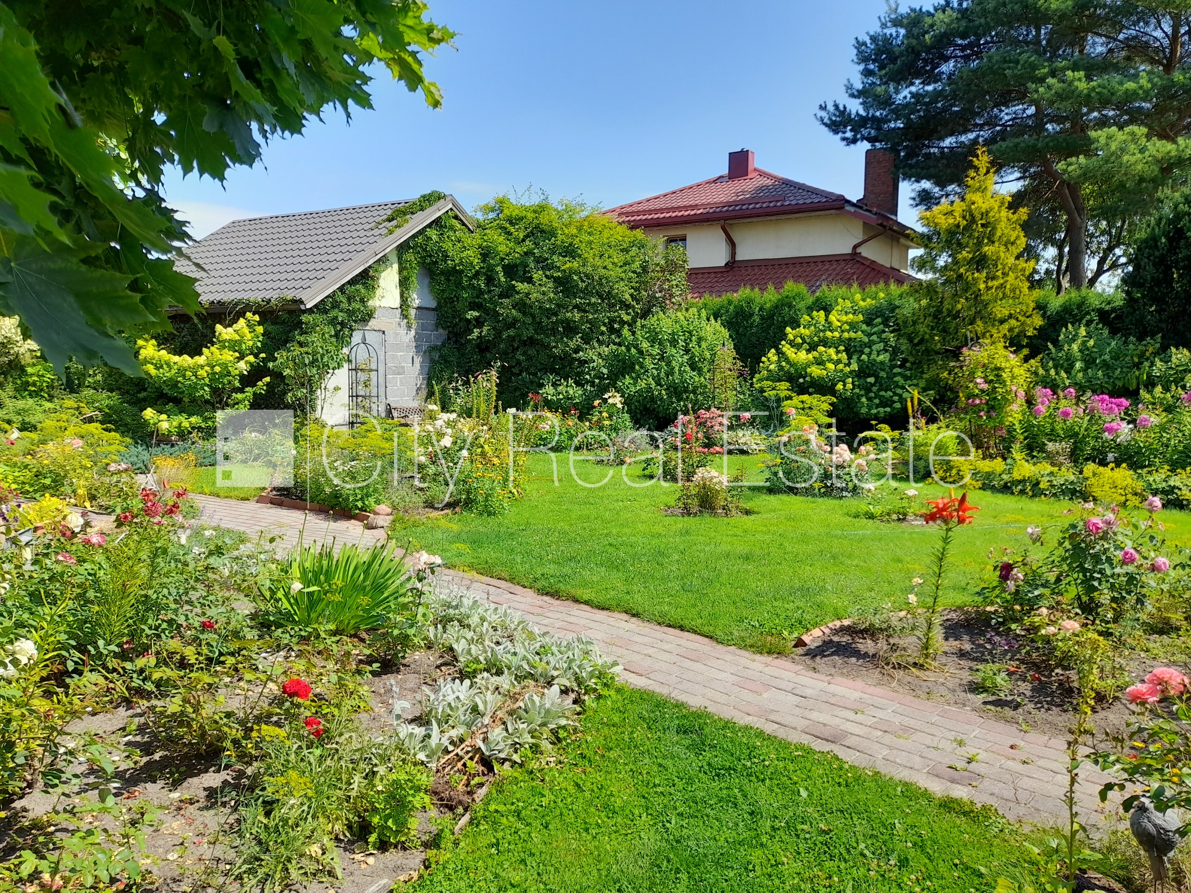 Sludinājumi. Labiekārtots apzaļumots pagalms, bruģēts piebraucamais ceļš, iežogota teritorija ar metāla sētu, Cena: 197000 EUR Foto #15