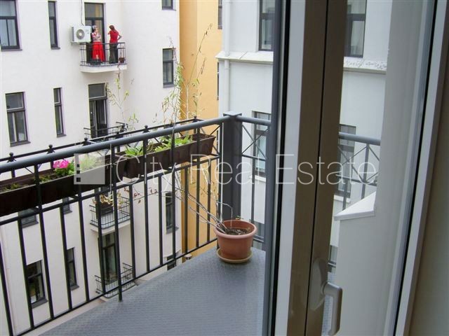 Sludinājumi. Renovēta māja, vieta automašīnai, objektu apsargā fiziskā apsardze, luksuss apartamenti , ir lifts, Cena: 3389 EUR/mēn Foto #13