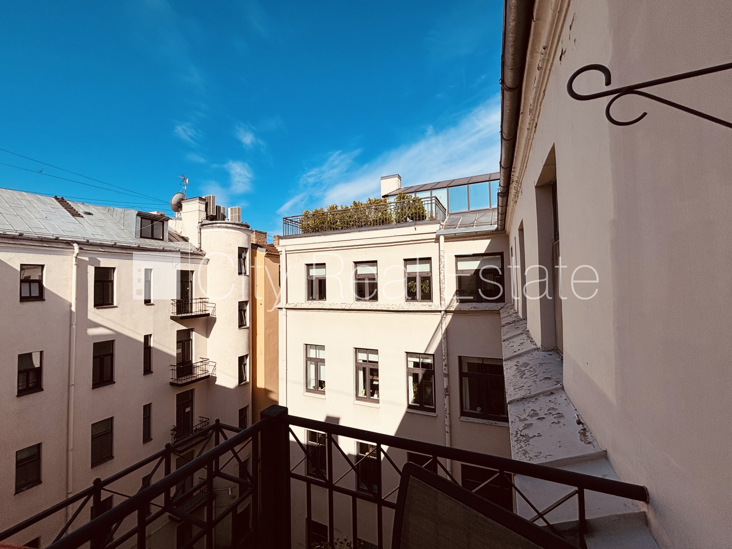 Sludinājumi. Renovēta māja, vieta automašīnai, objektu apsargā fiziskā apsardze, luksuss apartamenti , ir lifts, Cena: 3389 EUR/mēn Foto #17