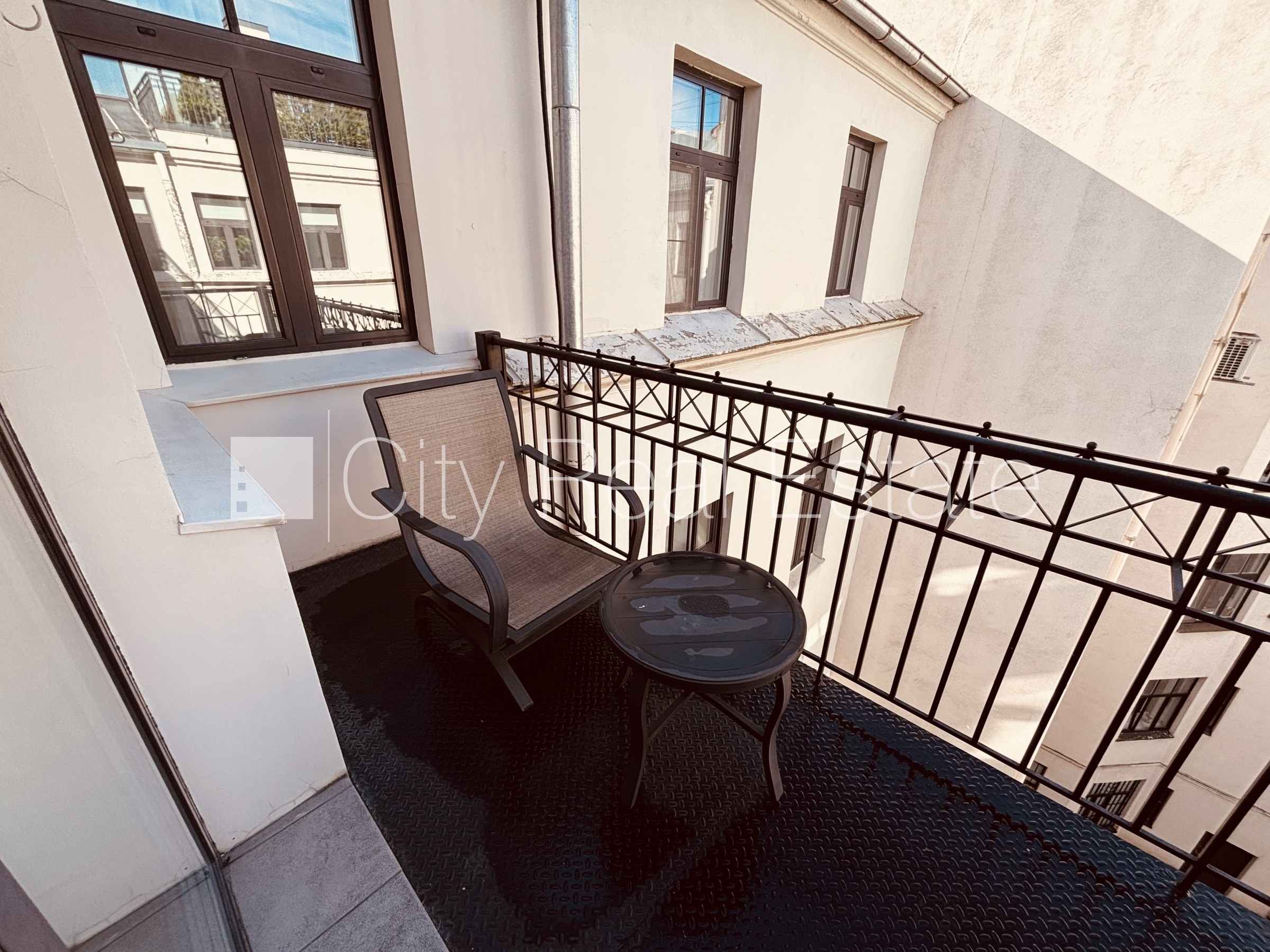 Sludinājumi. Renovēta māja, vieta automašīnai, objektu apsargā fiziskā apsardze, luksuss apartamenti , ir lifts, Cena: 3389 EUR/mēn Foto #18