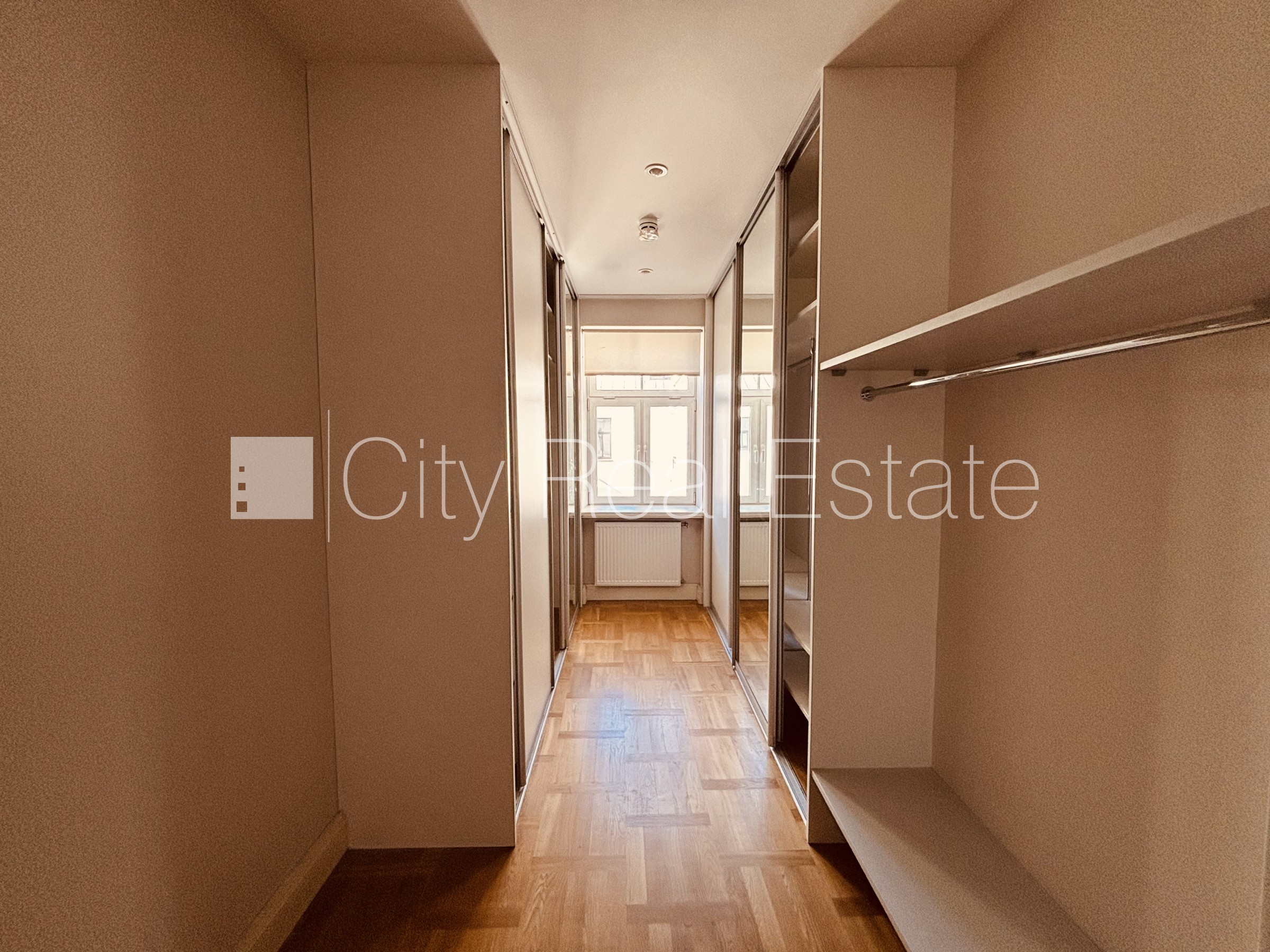 Sludinājumi. Renovēta māja, vieta automašīnai, objektu apsargā fiziskā apsardze, luksuss apartamenti , ir lifts, Cena: 3389 EUR/mēn Foto #16