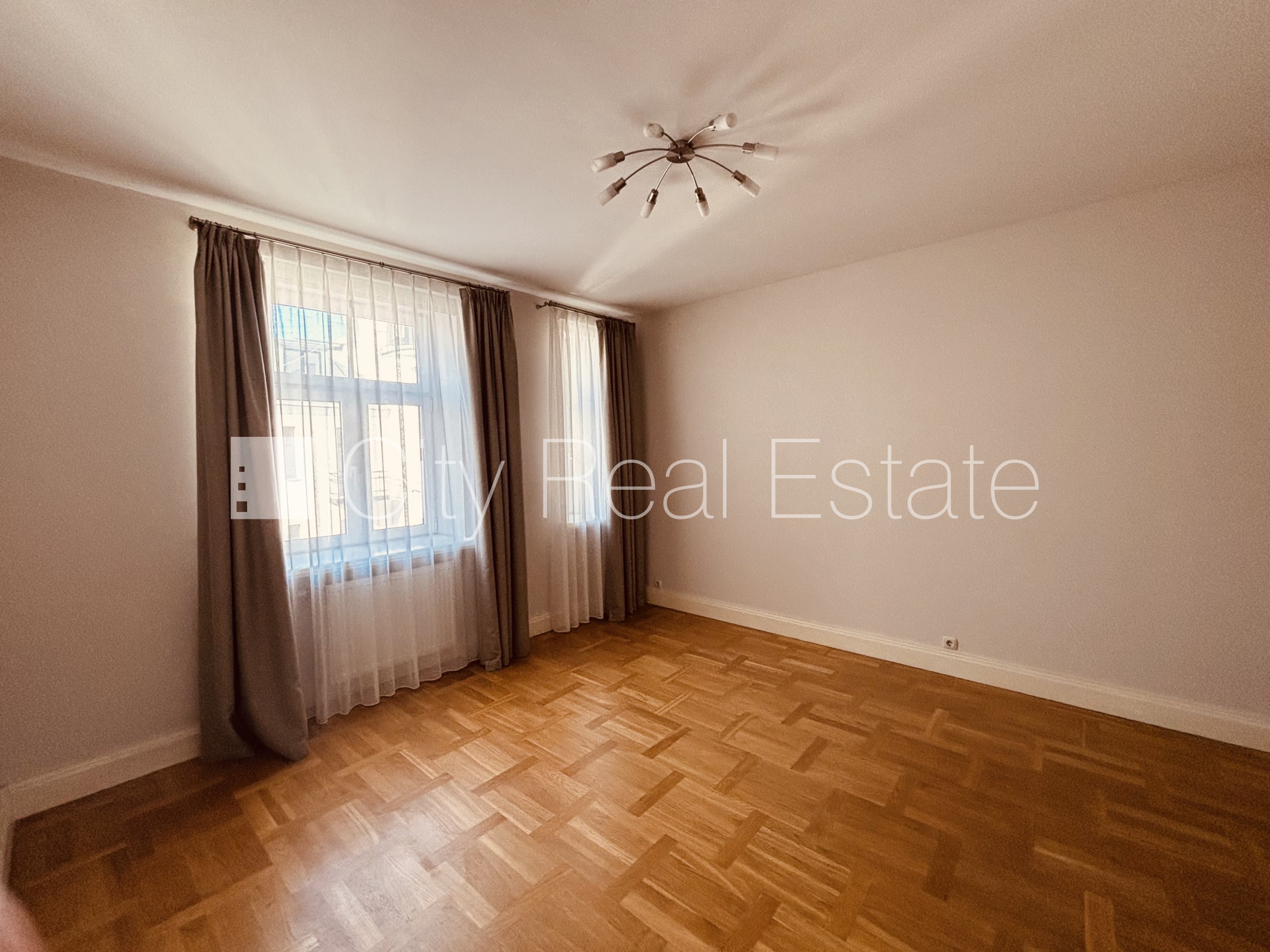 Sludinājumi. Renovēta māja, vieta automašīnai, objektu apsargā fiziskā apsardze, luksuss apartamenti , ir lifts, Cena: 3389 EUR/mēn Foto #5