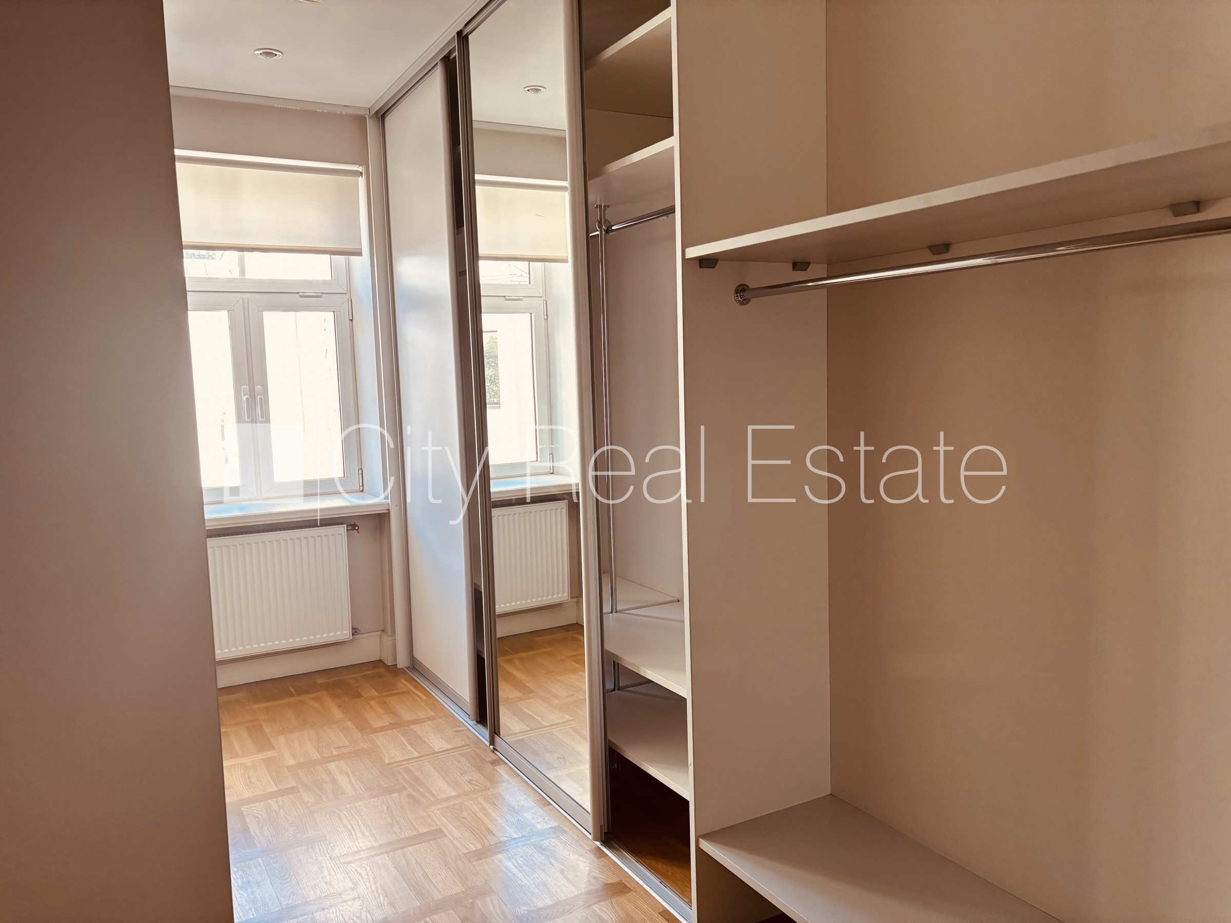 Sludinājumi. Renovēta māja, vieta automašīnai, objektu apsargā fiziskā apsardze, luksuss apartamenti , ir lifts, Cena: 3389 EUR/mēn Foto #8