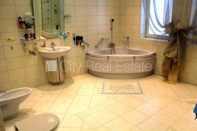 Sludinājumi. Zeme īpašumā, privātmāja, jaunceltne, keramzīta bloku sienas, labiekārtota apzaļumota teritorija Cena: 750000 EUR Foto #16