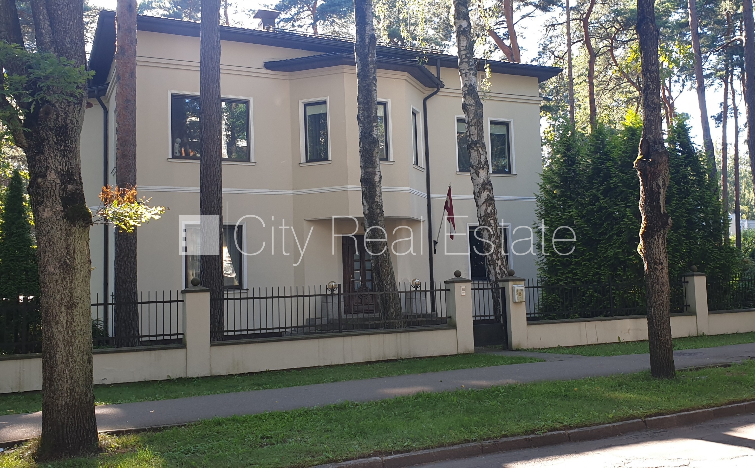 Sludinājumi. Zeme īpašumā, privātmāja, jaunceltne, keramzīta bloku sienas, labiekārtota apzaļumota teritorija Cena: 750000 EUR Foto #2