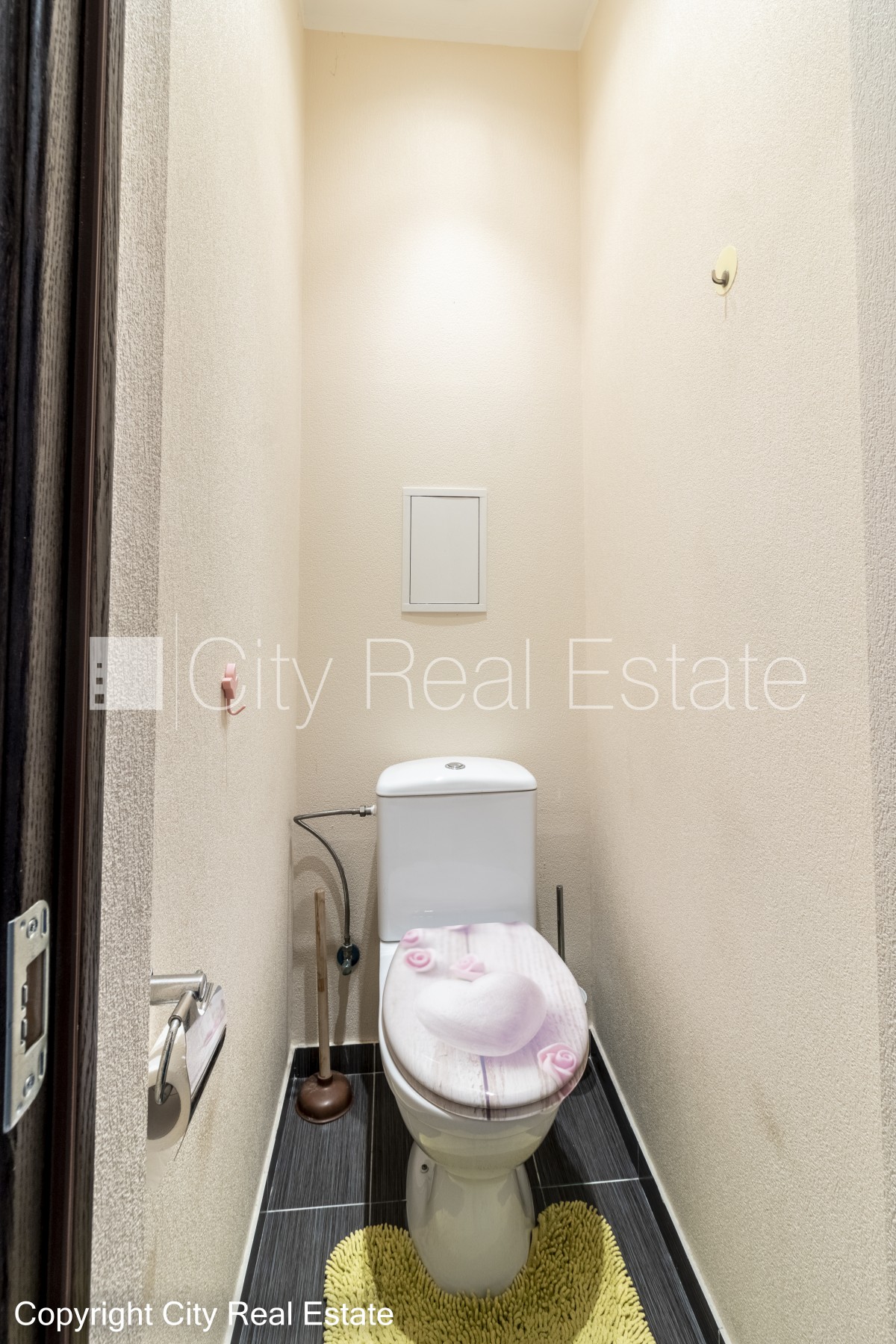 Sludinājumi. Fasādes māja, renovēta māja, labiekārtota apzaļumota teritorija, ieeja no ielas un pagalma, kāpņu Cena: 580 EUR/mēn Foto #11