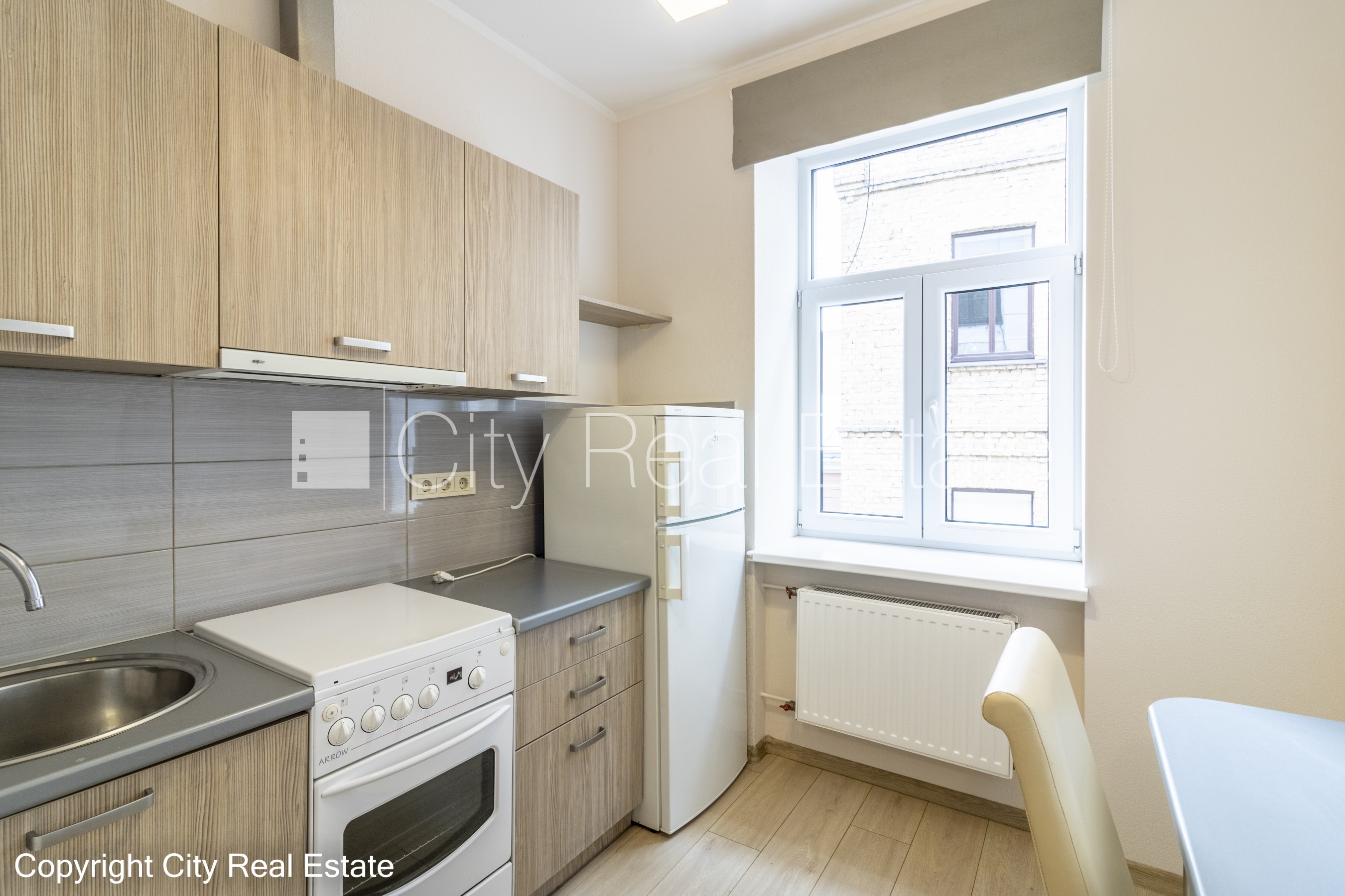 Sludinājumi. Fasādes māja, renovēta māja, labiekārtota apzaļumota teritorija, ieeja no ielas un pagalma, kāpņu Cena: 580 EUR/mēn Foto #6