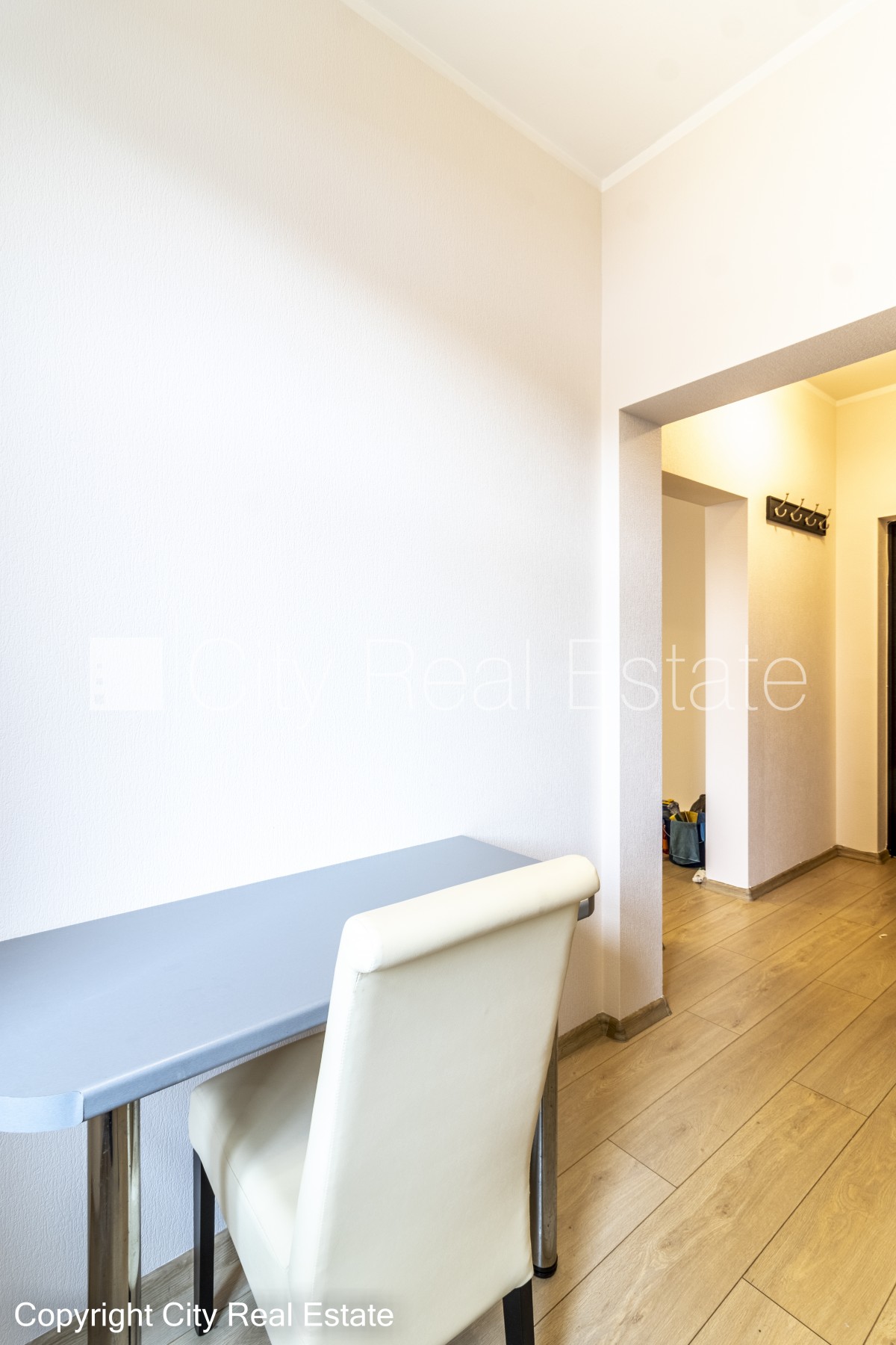 Sludinājumi. Fasādes māja, renovēta māja, labiekārtota apzaļumota teritorija, ieeja no ielas un pagalma, kāpņu Cena: 580 EUR/mēn Foto #9