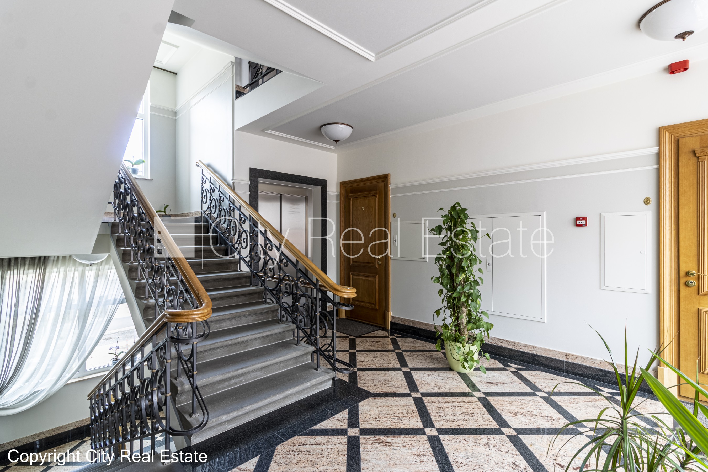 Sludinājumi. Pagalma māja, renovēta māja, dzīvokļu skaits ēkā  11 gab., slēgts pagalms, teritorijas iebrauktuves Cena: 1800 EUR/mēn Foto #24