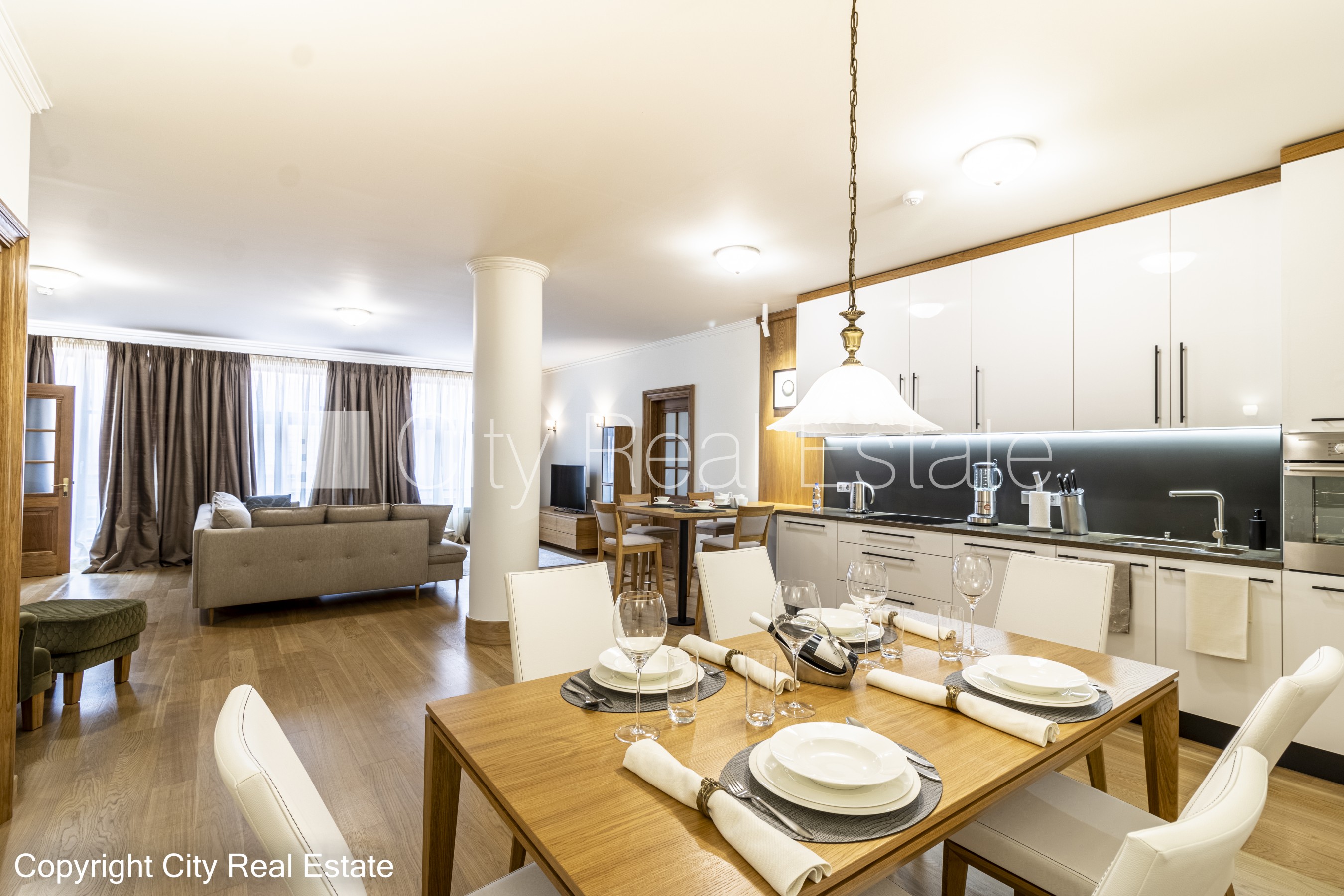 Sludinājumi. Pagalma māja, renovēta māja, dzīvokļu skaits ēkā  11 gab., slēgts pagalms, teritorijas iebrauktuves Cena: 1800 EUR/mēn Foto #2