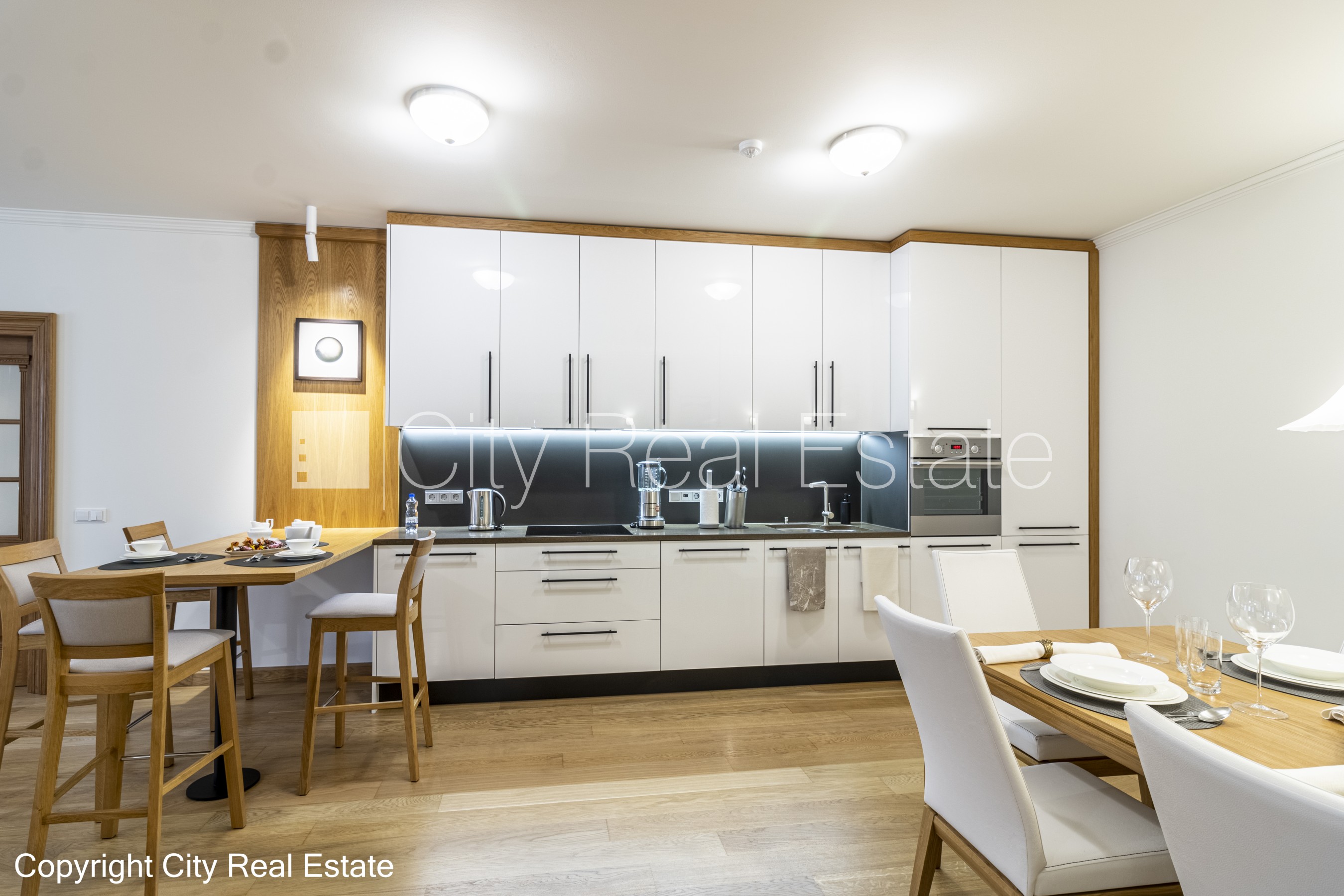 Sludinājumi. Pagalma māja, renovēta māja, dzīvokļu skaits ēkā  11 gab., slēgts pagalms, teritorijas iebrauktuves Cena: 1800 EUR/mēn Foto #3