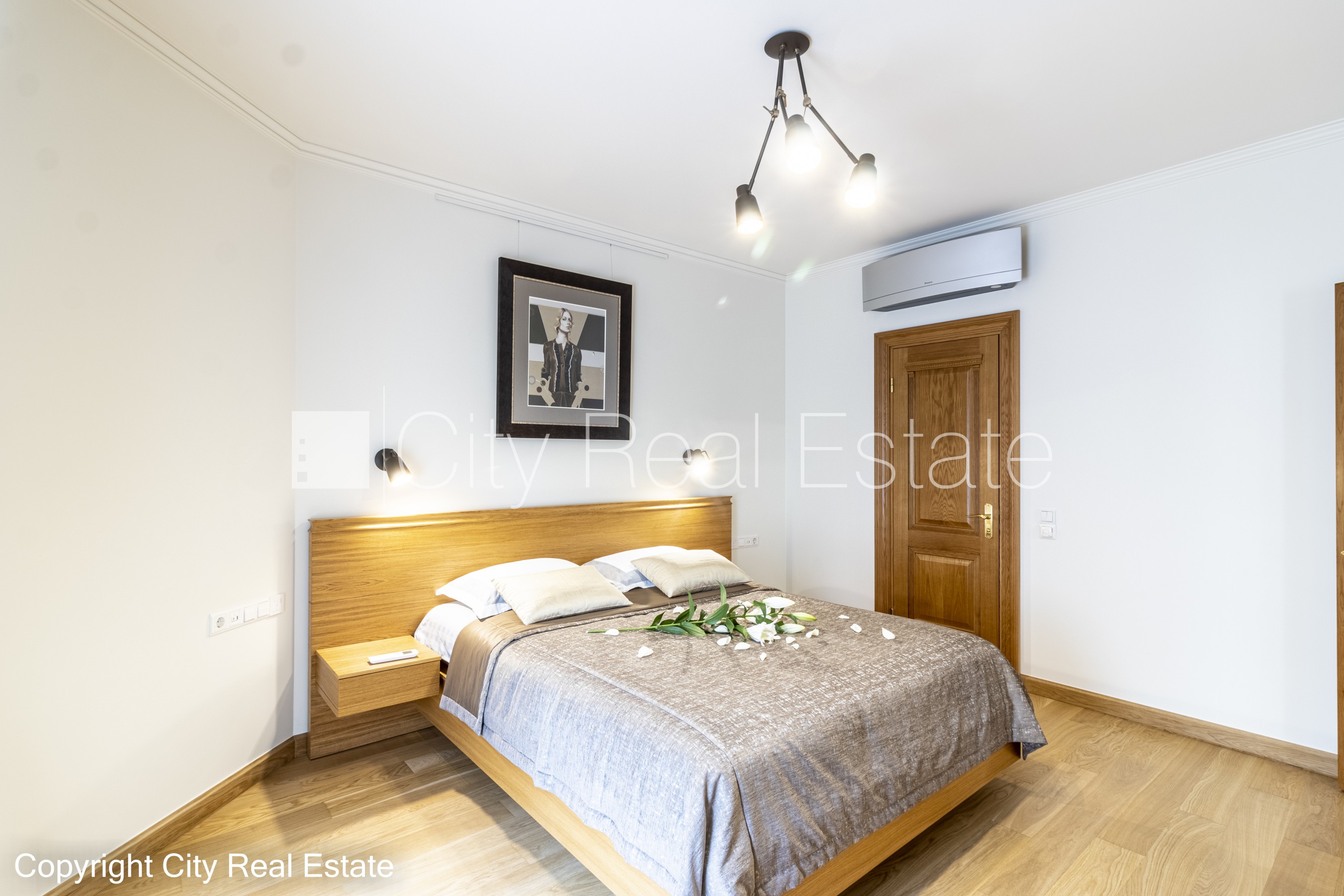 Sludinājumi. Pagalma māja, renovēta māja, dzīvokļu skaits ēkā  11 gab., slēgts pagalms, teritorijas iebrauktuves Cena: 1800 EUR/mēn Foto #8