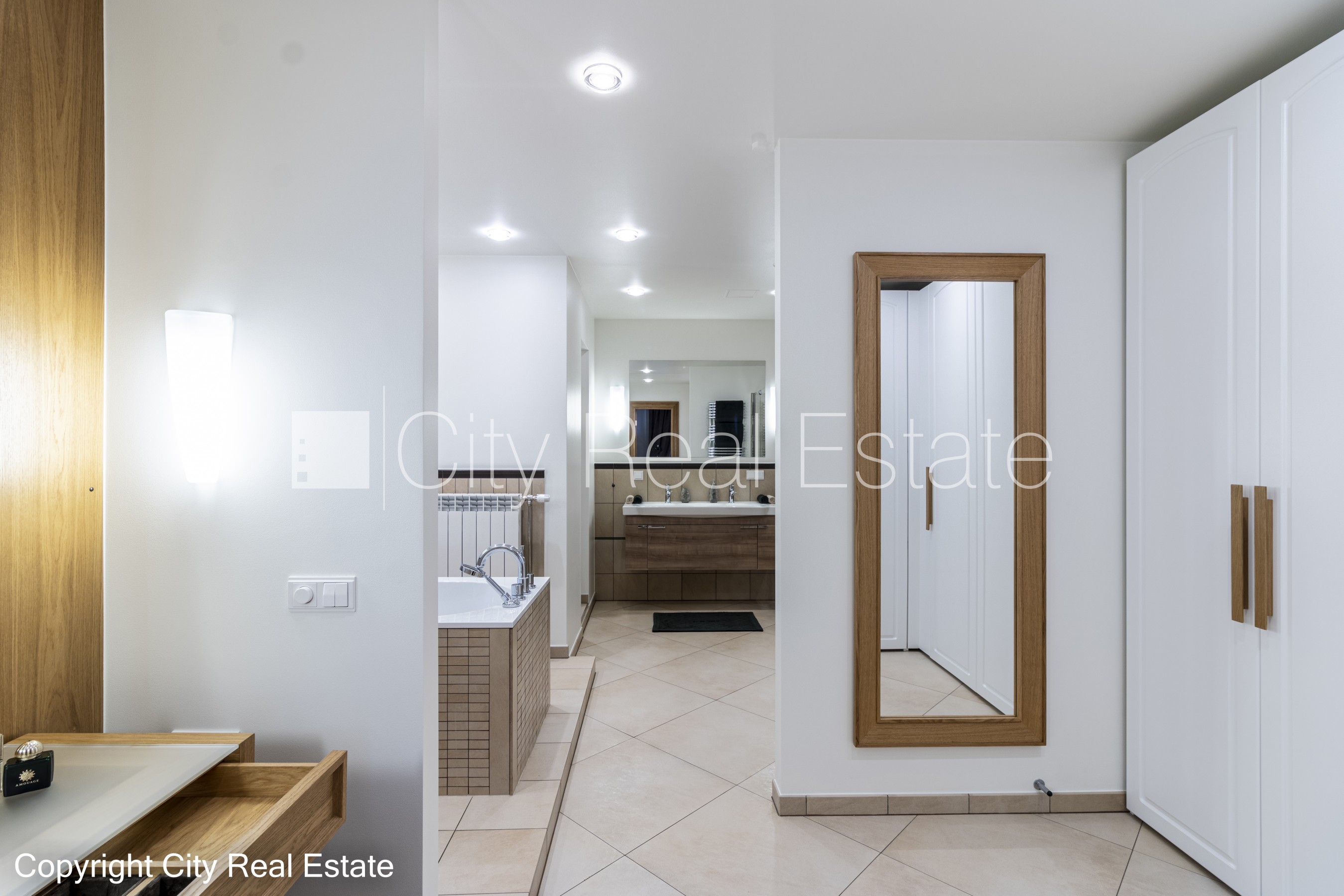 Sludinājumi. Pagalma māja, renovēta māja, dzīvokļu skaits ēkā  11 gab., slēgts pagalms, teritorijas iebrauktuves Cena: 1800 EUR/mēn Foto #16