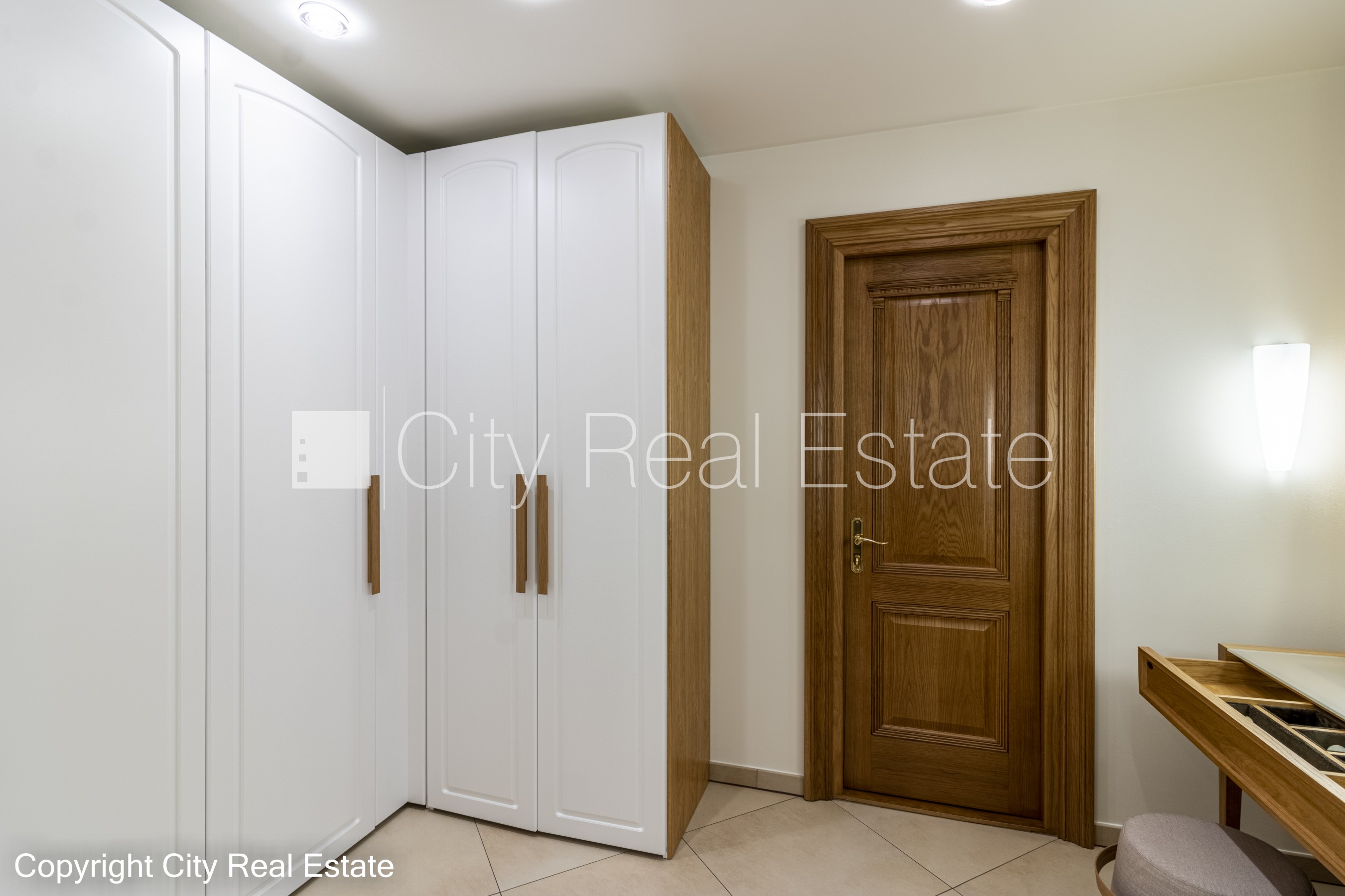 Sludinājumi. Pagalma māja, renovēta māja, dzīvokļu skaits ēkā  11 gab., slēgts pagalms, teritorijas iebrauktuves Cena: 1800 EUR/mēn Foto #10