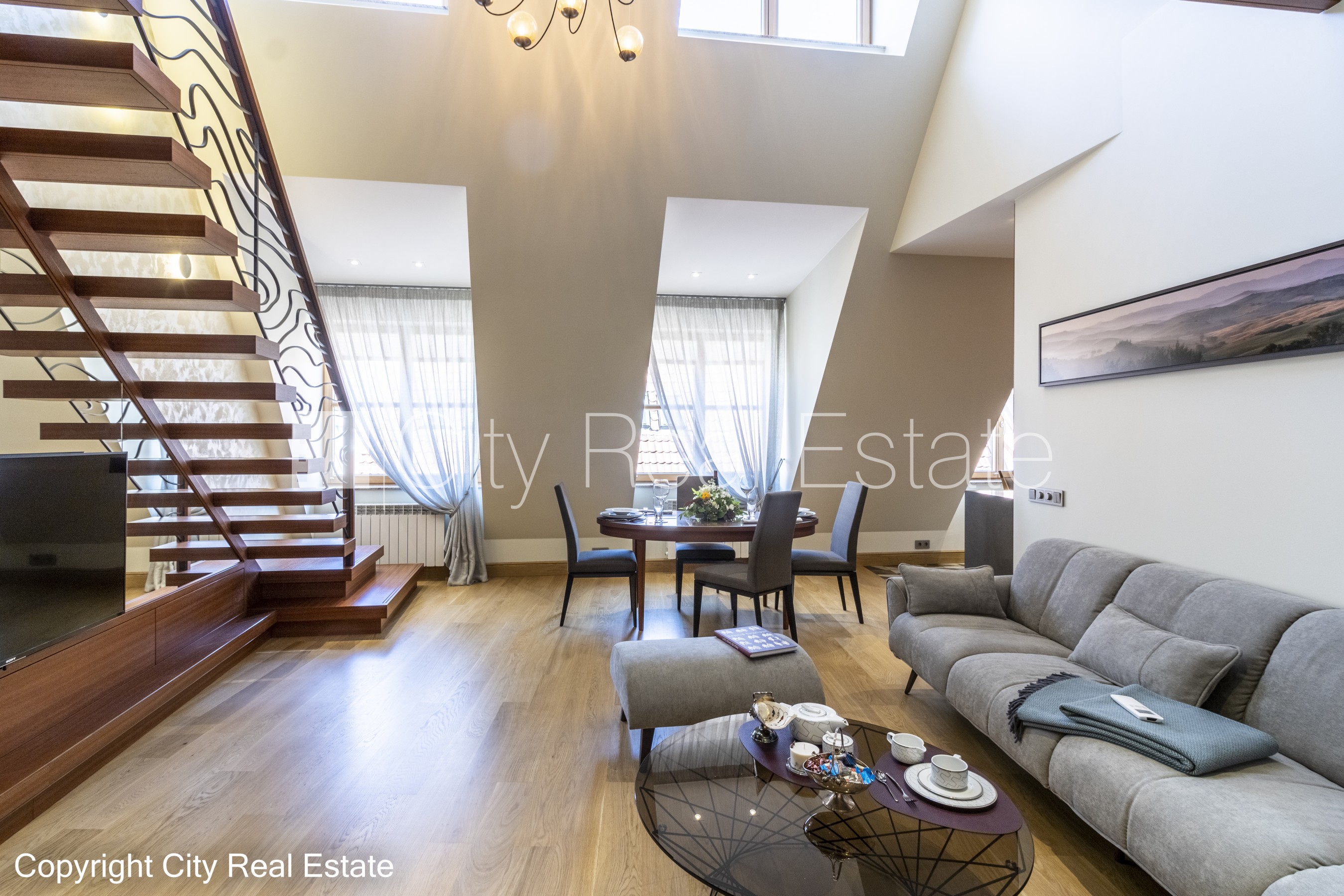 Sludinājumi. Pagalma māja, renovēta māja, dzīvokļu skaits ēkā  11 gab., slēgts pagalms, garāžas vārti aprīkoti Cena: 3000 EUR/mēn Foto #3