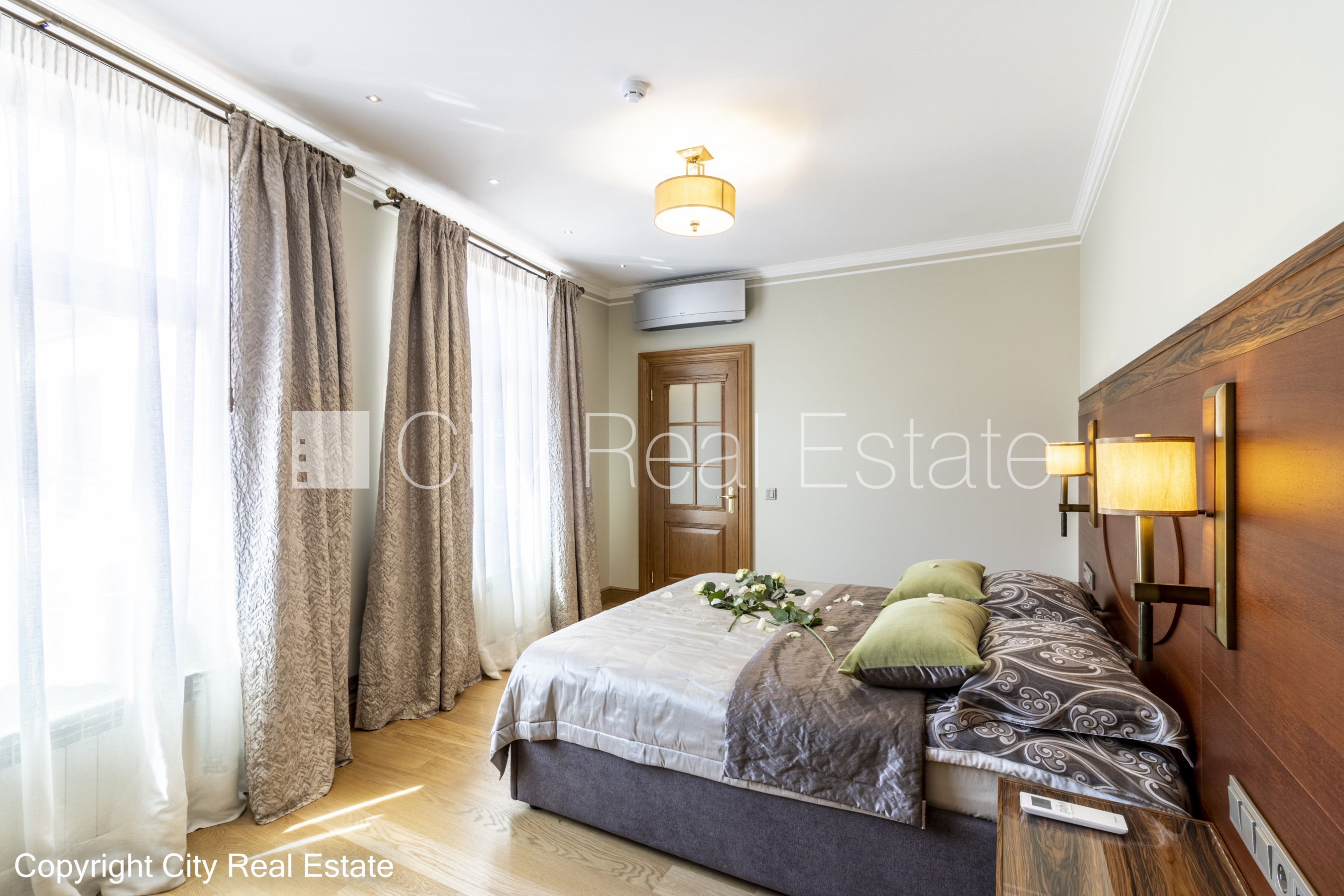 Sludinājumi. Pagalma māja, renovēta māja, dzīvokļu skaits ēkā  11 gab., slēgts pagalms, garāžas vārti aprīkoti Cena: 3000 EUR/mēn Foto #13