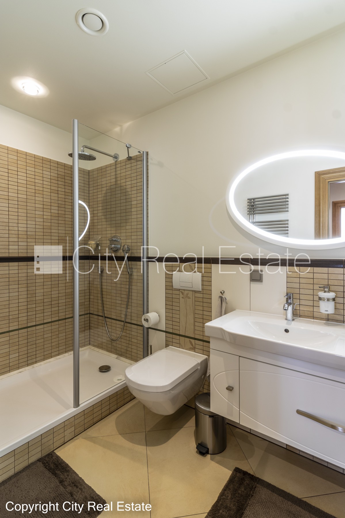 Sludinājumi. Pagalma māja, renovēta māja, dzīvokļu skaits ēkā  11 gab., slēgts pagalms, garāžas vārti aprīkoti Cena: 3000 EUR/mēn Foto #16