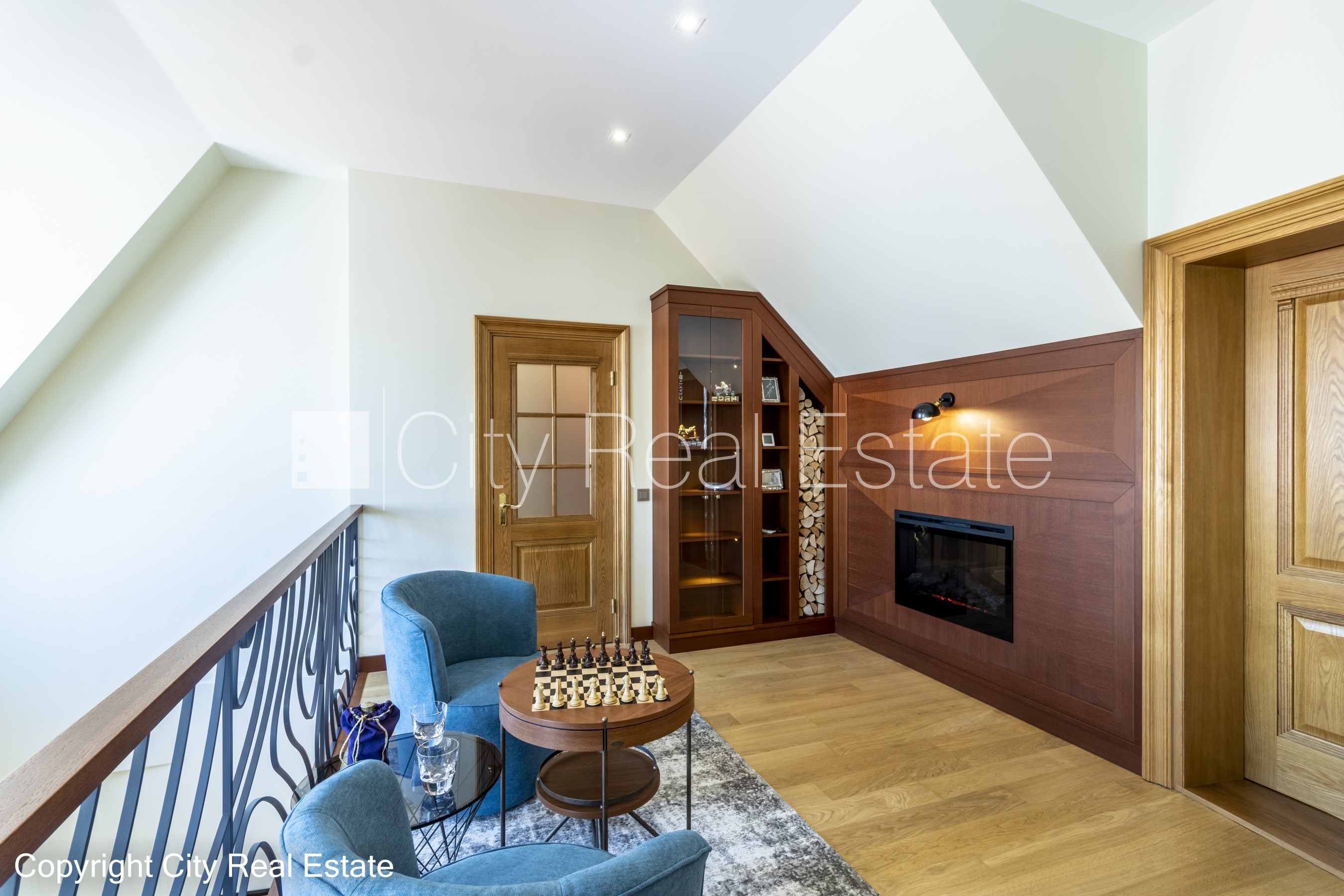 Sludinājumi. Pagalma māja, renovēta māja, dzīvokļu skaits ēkā  11 gab., slēgts pagalms, garāžas vārti aprīkoti Cena: 3000 EUR/mēn Foto #18