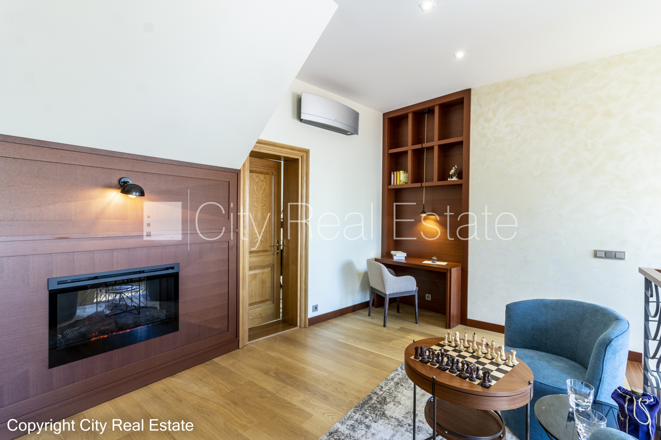 Sludinājumi. Pagalma māja, renovēta māja, dzīvokļu skaits ēkā  11 gab., slēgts pagalms, garāžas vārti aprīkoti Cena: 3000 EUR/mēn Foto #20