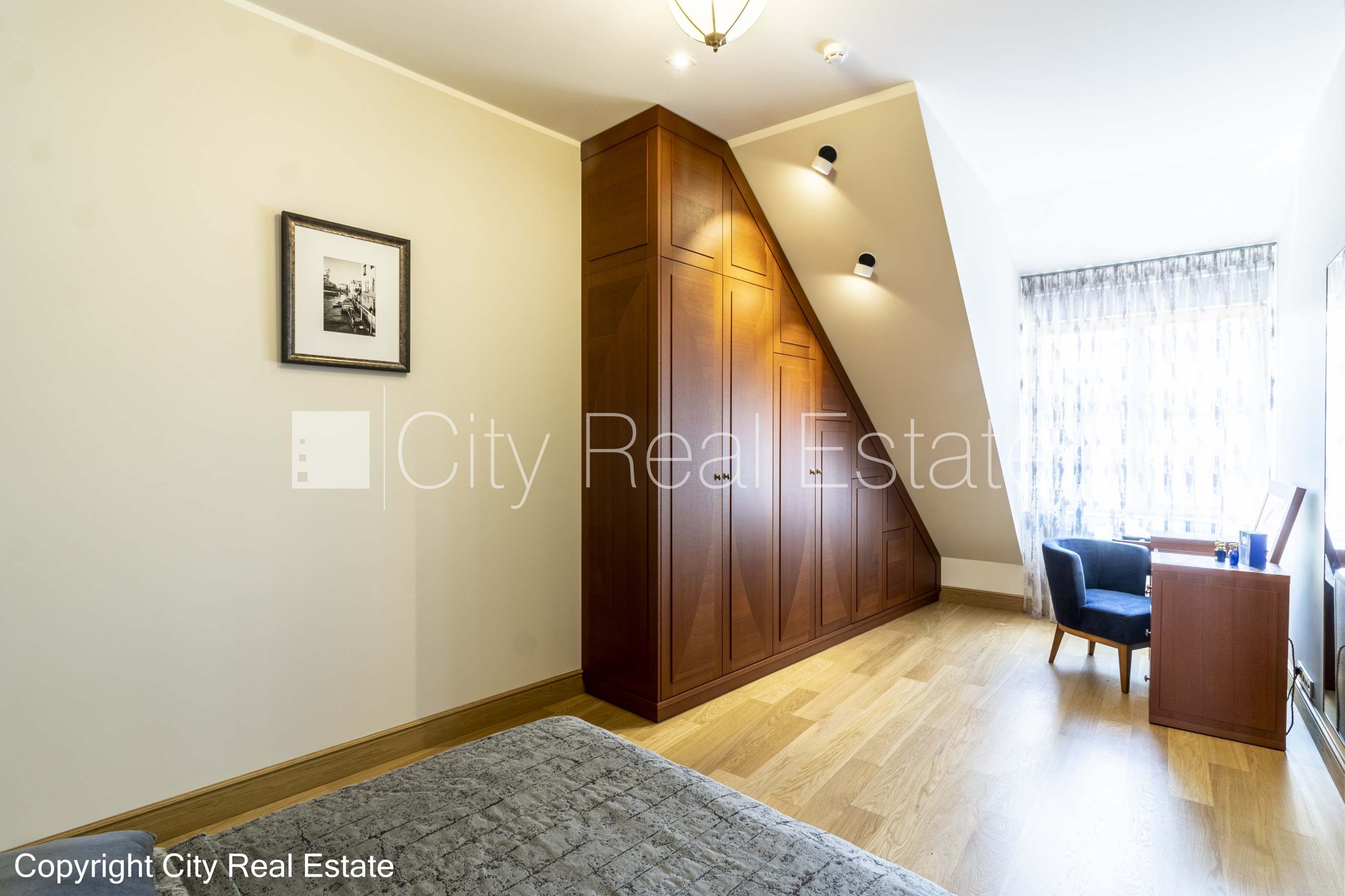 Sludinājumi. Pagalma māja, renovēta māja, dzīvokļu skaits ēkā  11 gab., slēgts pagalms, garāžas vārti aprīkoti Cena: 3000 EUR/mēn Foto #24