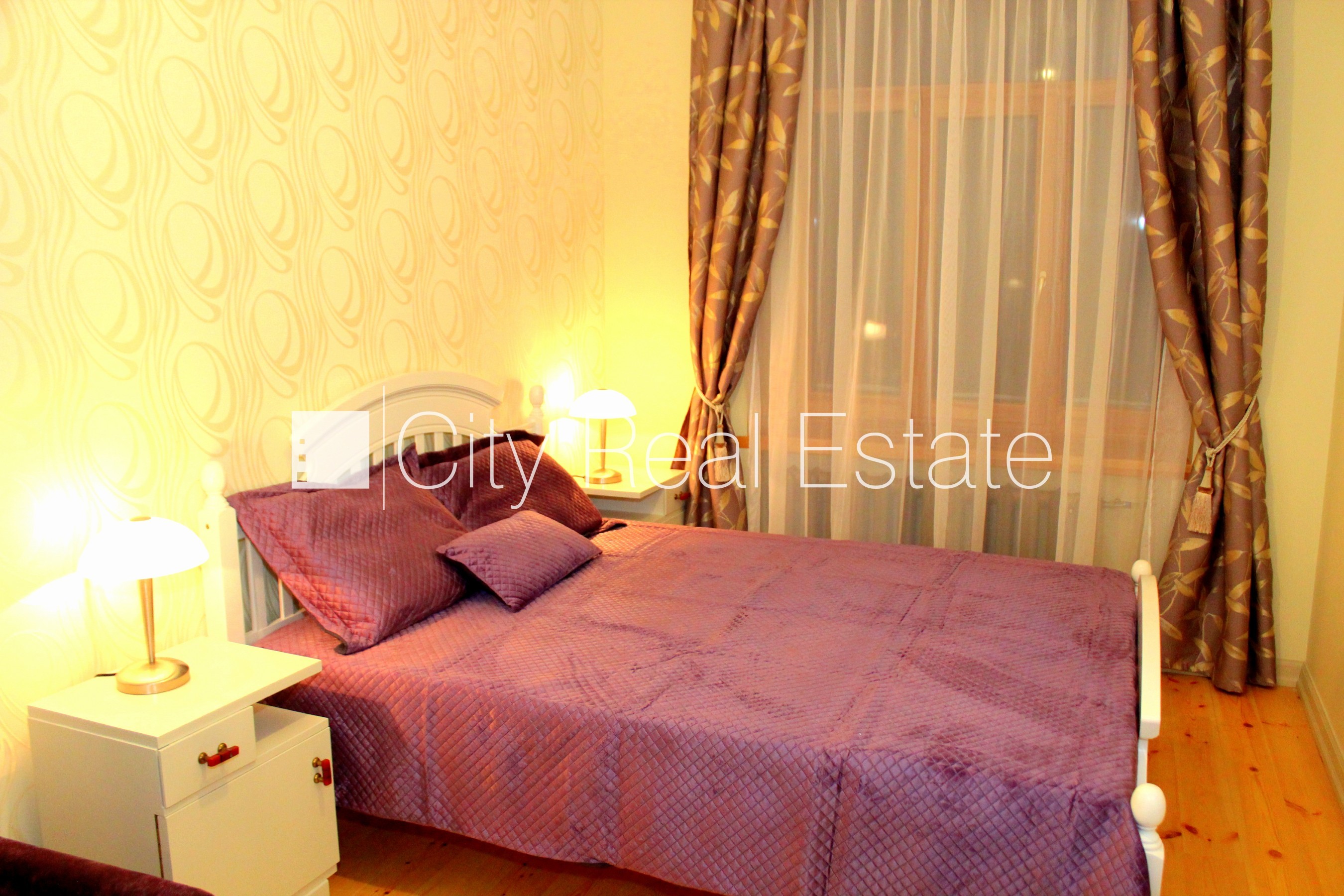 Sludinājumi. Pagalma māja, labiekārtots apzaļumots pagalms, slēgta teritorija, apsargāta teritorija, ieeja no Cena: 800 EUR/mēn Foto #2