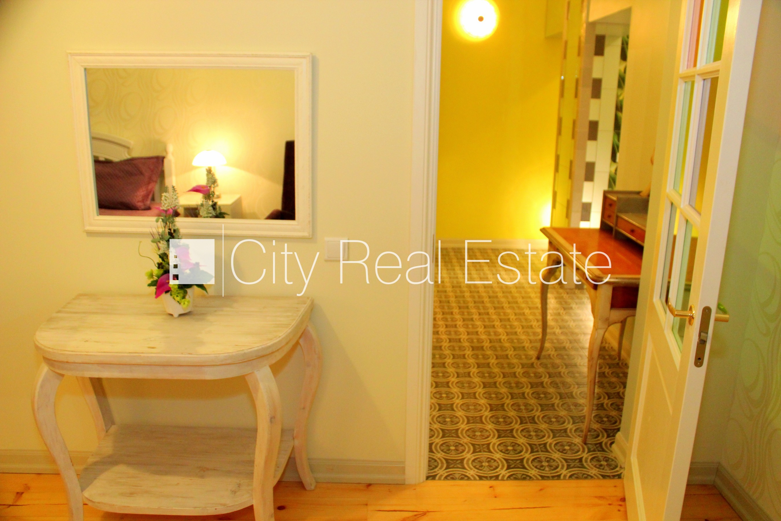 Sludinājumi. Pagalma māja, labiekārtots apzaļumots pagalms, slēgta teritorija, apsargāta teritorija, ieeja no Cena: 800 EUR/mēn Foto #9