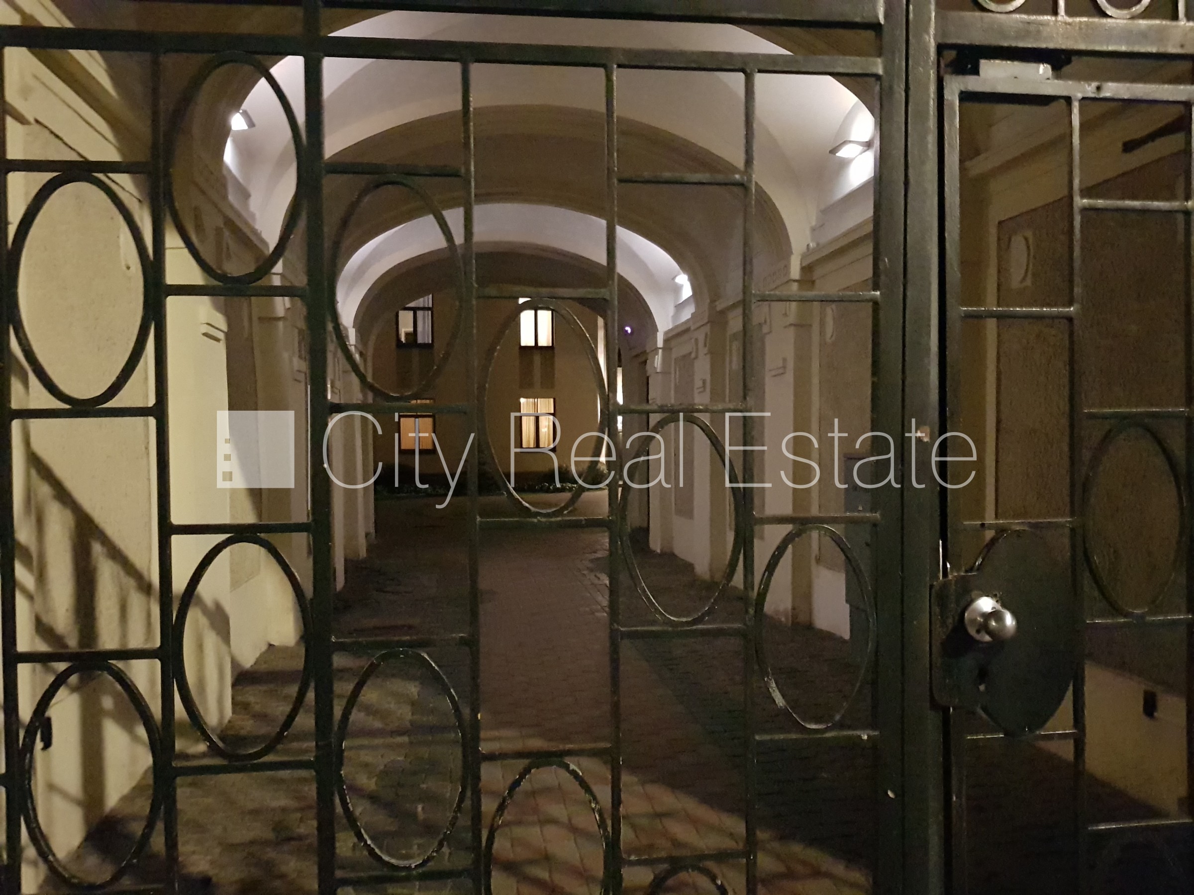 Sludinājumi. Pagalma māja, labiekārtots apzaļumots pagalms, slēgta teritorija, apsargāta teritorija, ieeja no Cena: 800 EUR/mēn Foto #22