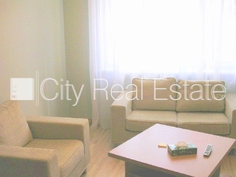 Sludinājumi. Projekts - Skolas 9, fasādes māja, renovēta māja, apsargāta teritorija, ieeja no ielas un pagalma, Cena: 1300 EUR/mēn Foto #4