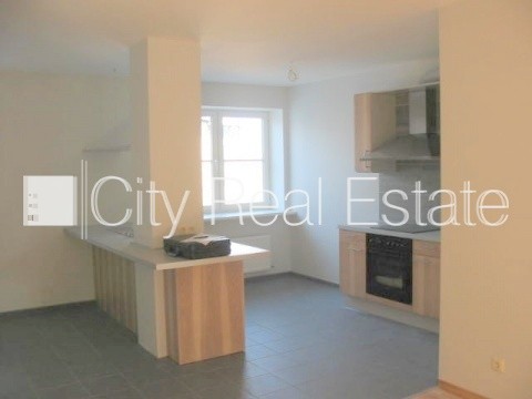 Sludinājumi. Projekts - Skolas 9, fasādes māja, renovēta māja, apsargāta teritorija, ieeja no ielas un pagalma, Cena: 1300 EUR/mēn Foto #3