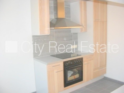 Sludinājumi. Projekts - Skolas 9, fasādes māja, renovēta māja, apsargāta teritorija, ieeja no ielas un pagalma, Cena: 1300 EUR/mēn Foto #2