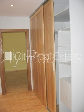 Sludinājumi. Projekts - Skolas 9, fasādes māja, renovēta māja, apsargāta teritorija, ieeja no ielas un pagalma, Cena: 1300 EUR/mēn Foto #18