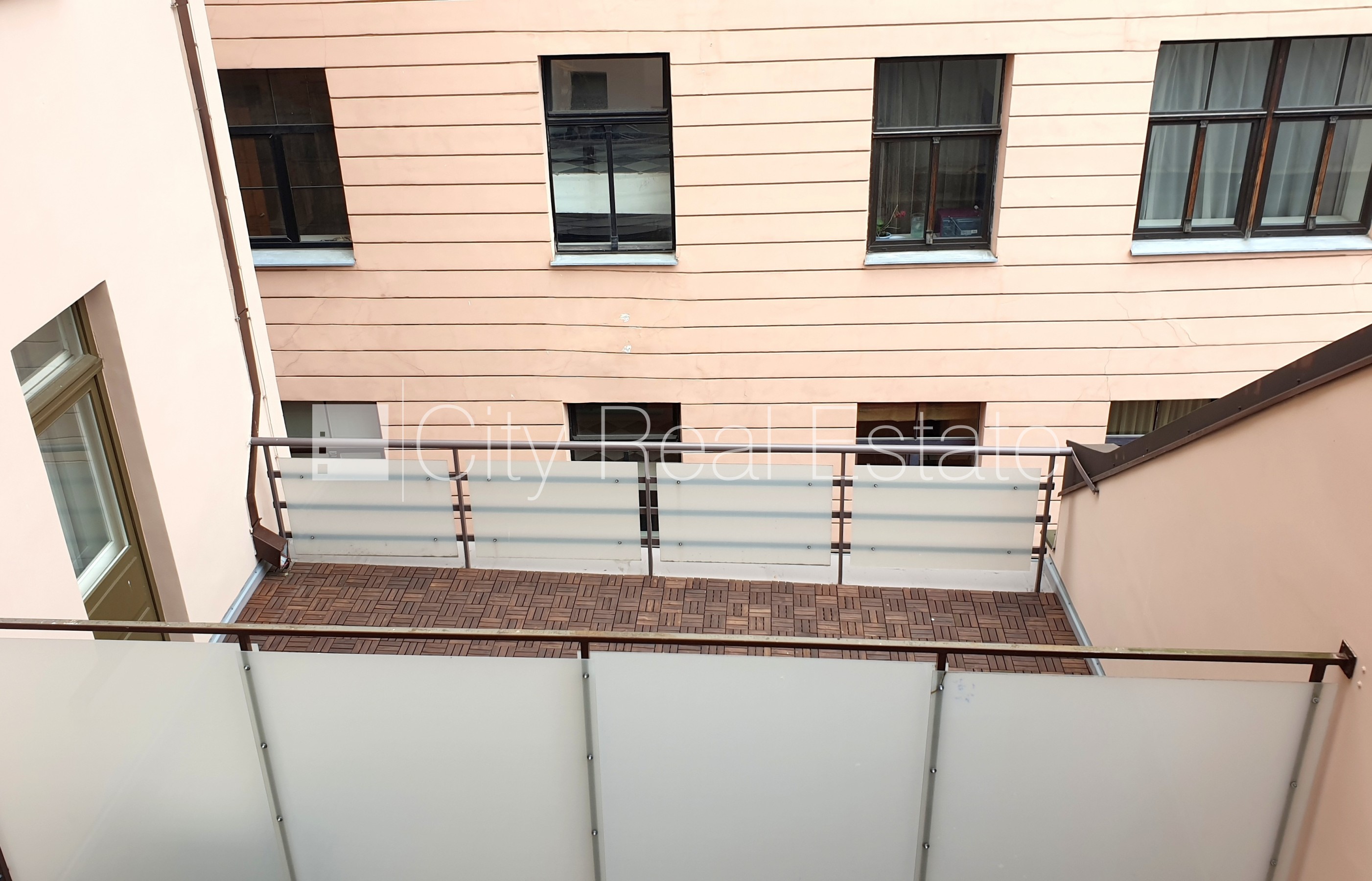 Sludinājumi. Fasādes māja, ieeja no ielas, ir lifts, guļamistabu skaits 1 gab., augstie griesti, gāzes apkure, Cena: 600 EUR/mēn Foto #6