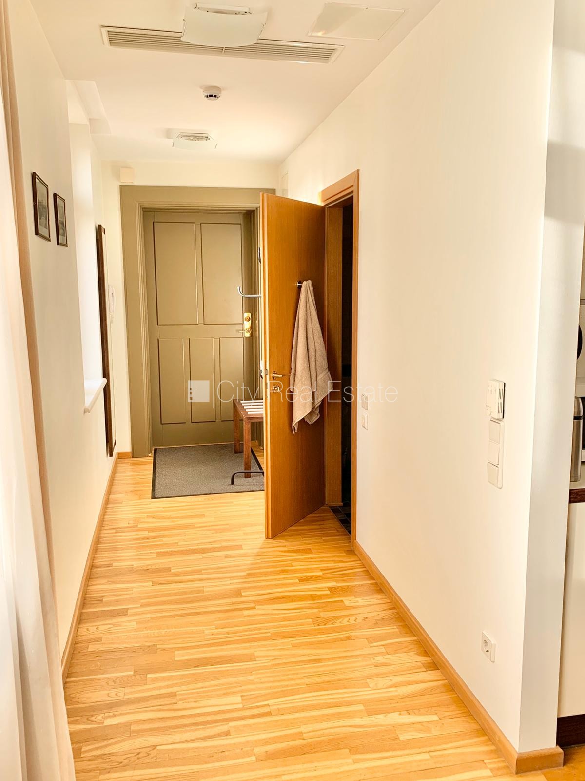 Sludinājumi. Fasādes māja, ieeja no ielas, ir lifts, guļamistabu skaits 1 gab., augstie griesti, gāzes apkure, Cena: 600 EUR/mēn Foto #14