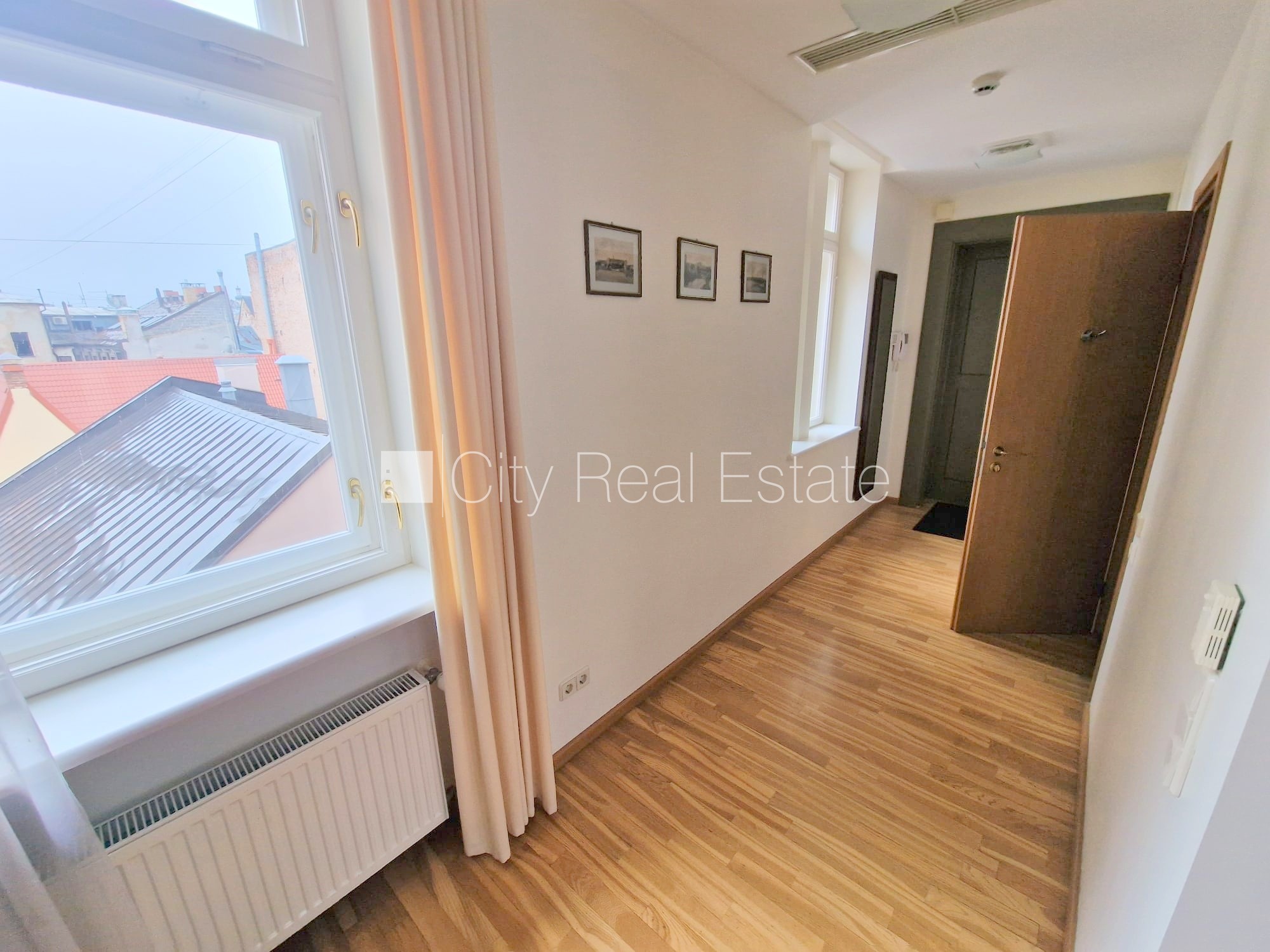 Sludinājumi. Fasādes māja, ieeja no ielas, ir lifts, guļamistabu skaits 1 gab., augstie griesti, gāzes apkure, Cena: 600 EUR/mēn Foto #19